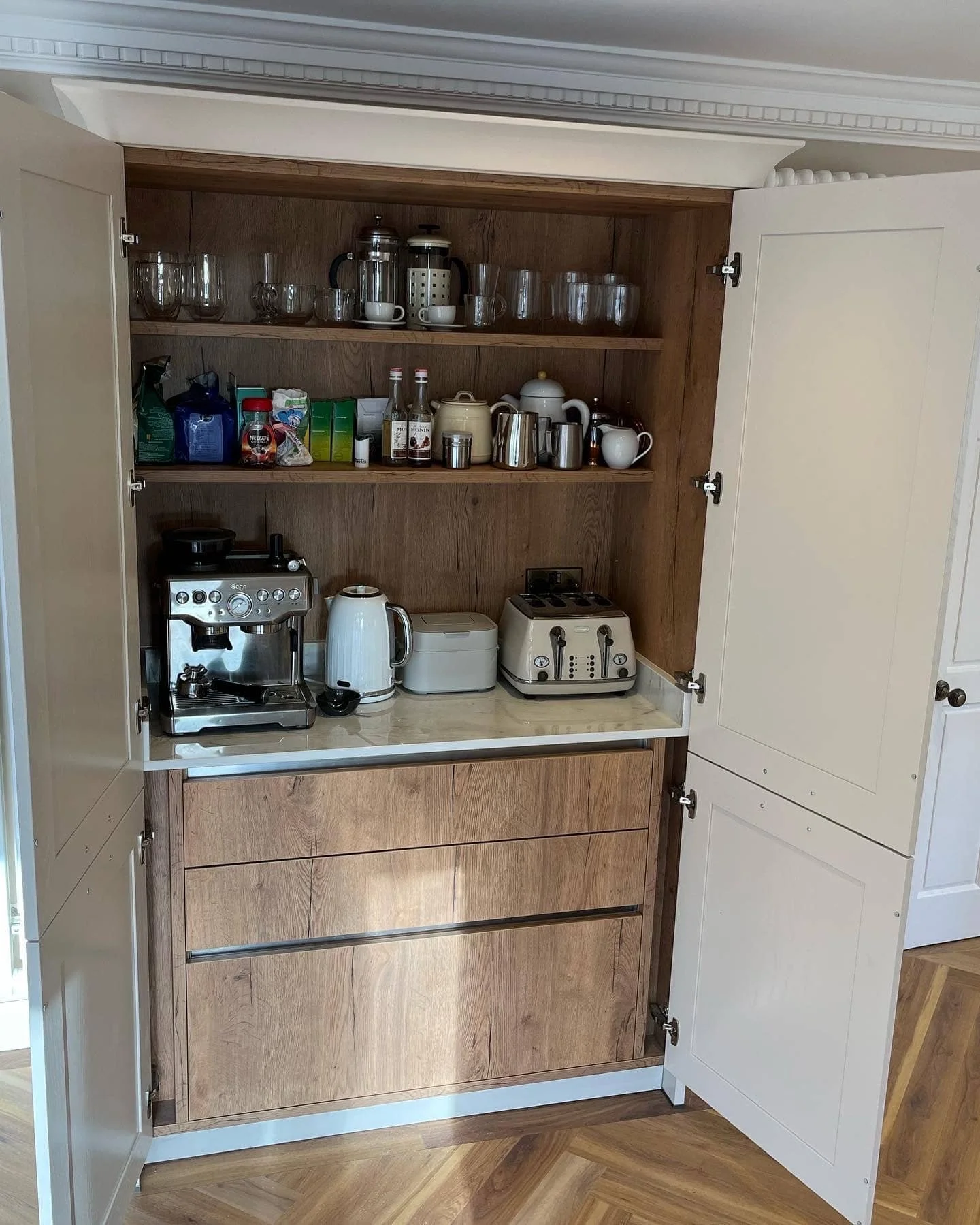 White Shaker Kitchen, Robinson, Cleethorpes-ECDD47DE-1BF8-4620-9426-CBA12614402C.jpeg