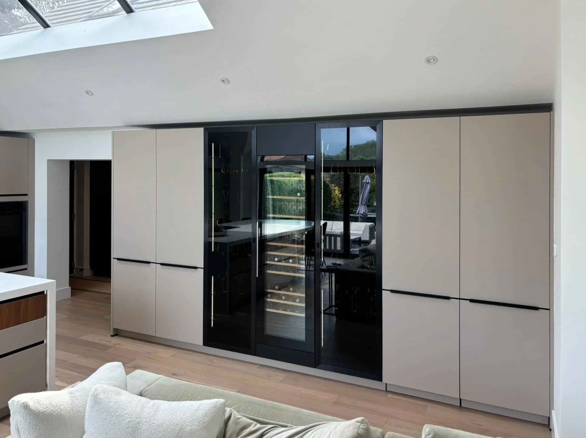 Modern Häcker Systemat kitchen in fluted walnut with brushed bronze island -IMG_5136-2000x1500_edited.jpeg