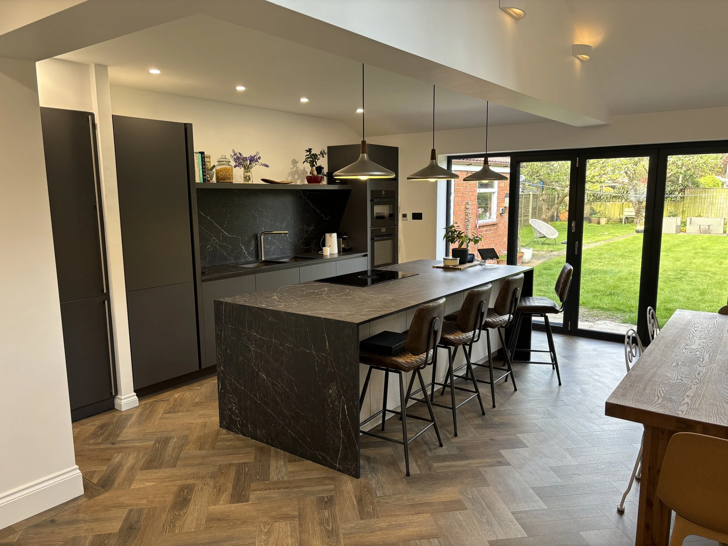 Modern Häcker kitchen with graphite and concrete-look contrast-IMG_3233.jpeg