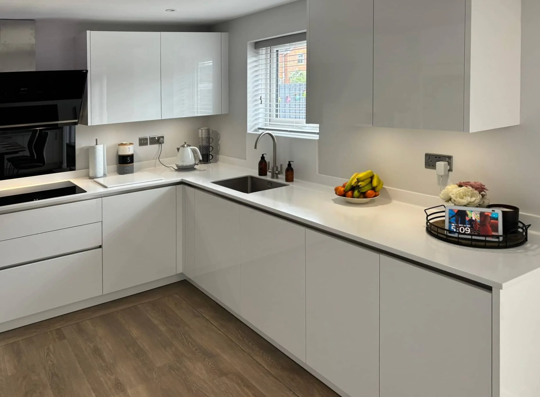 Contemporary White Gloss, Grimsby-IMG_3124-2000x1500_edited.jpeg