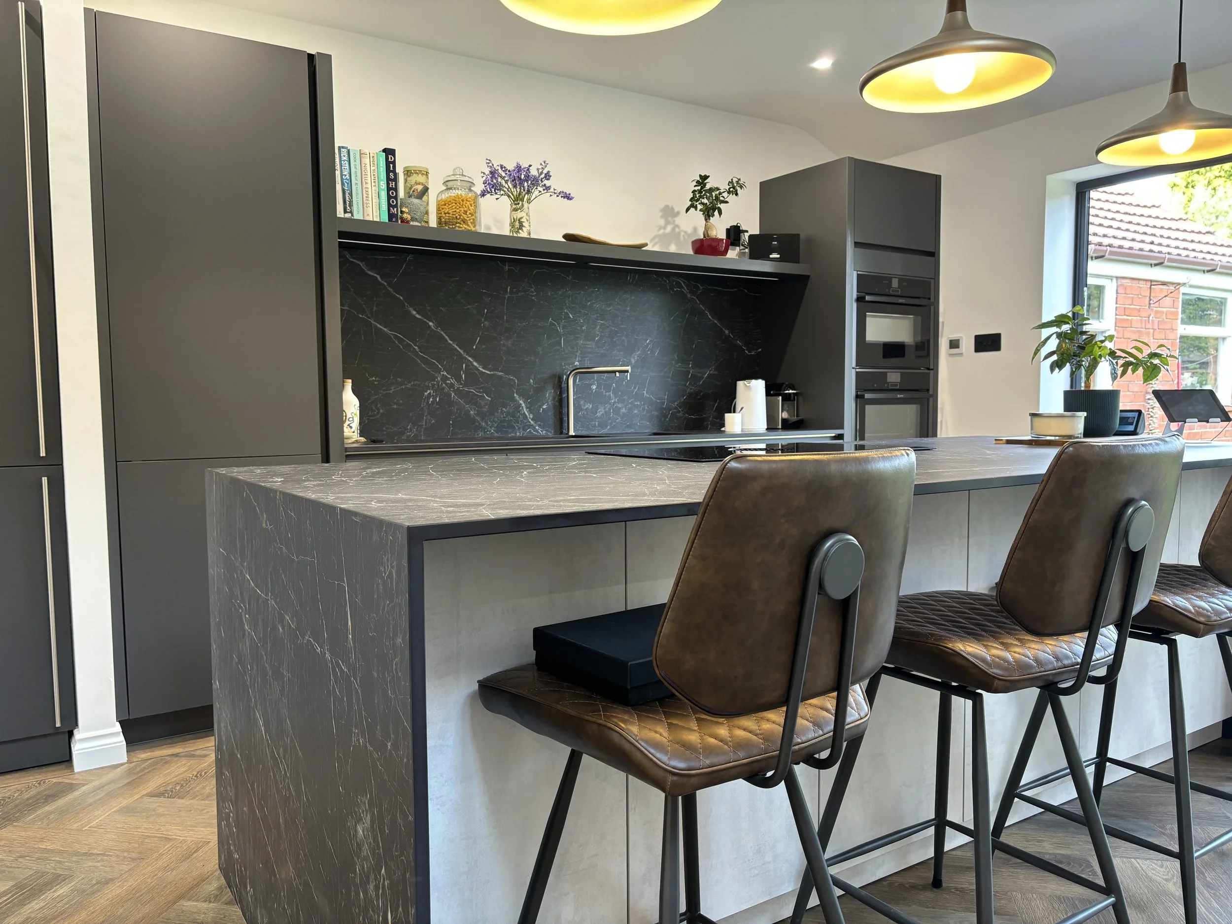 Modern Häcker kitchen with graphite and concrete-look contrast-IMG_3239.jpeg