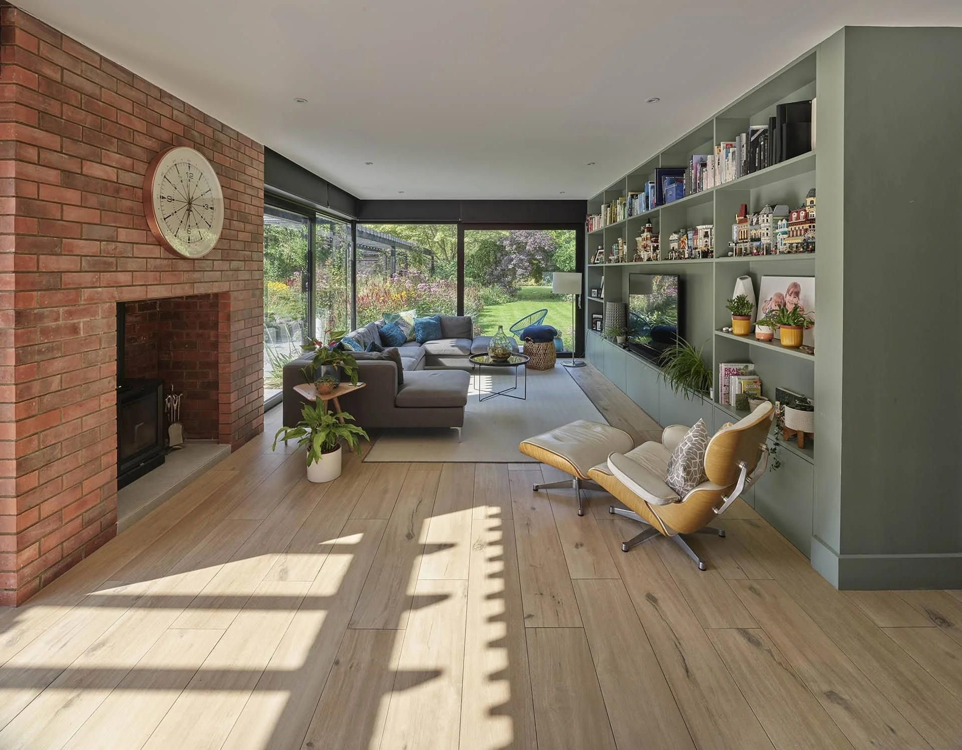 Black handleless kitchen Grimsby-ID_James_10731_HR.jpeg