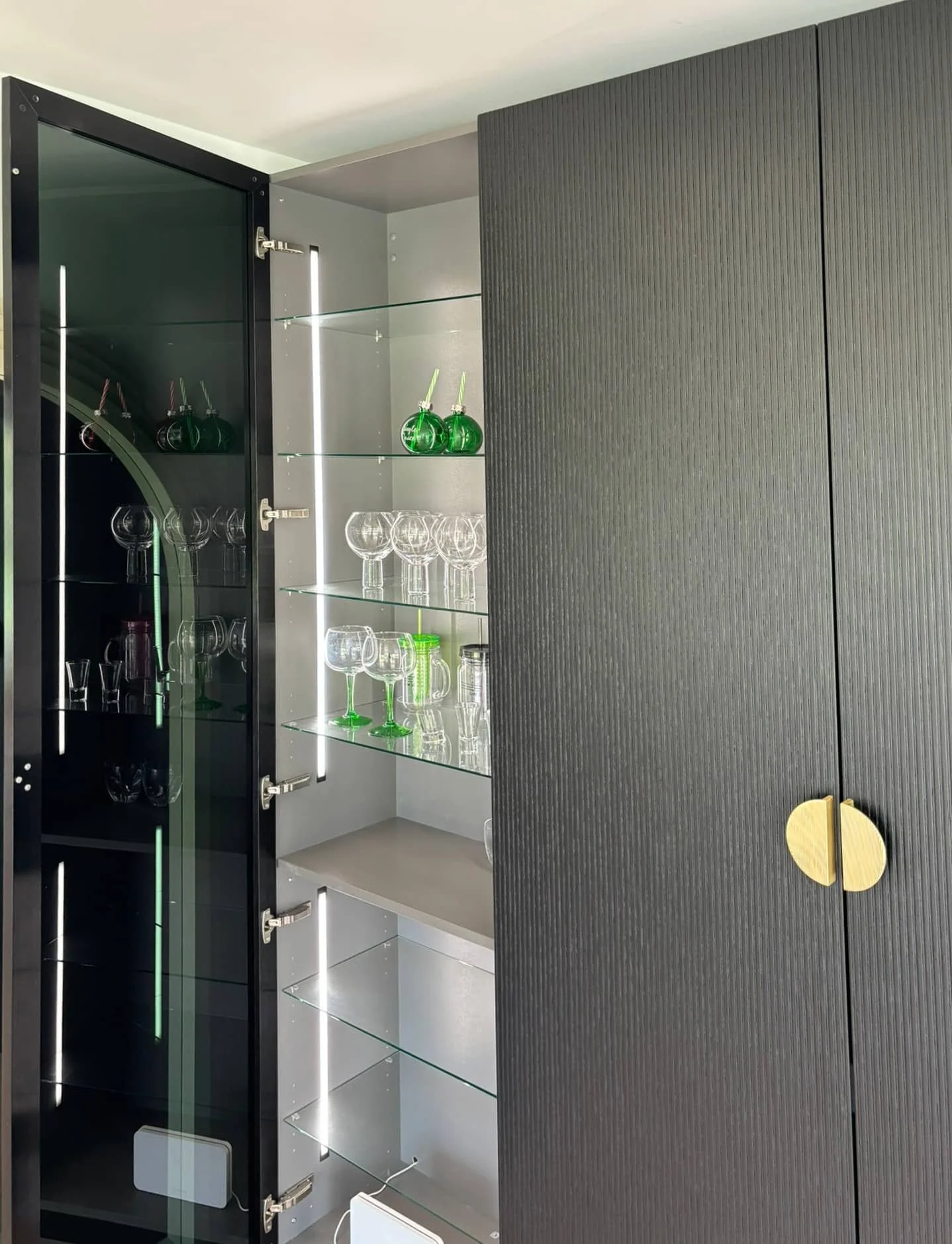 Modern Häcker Systemat kitchen in fluted walnut with brushed bronze island -IMG_5134_edited.jpeg