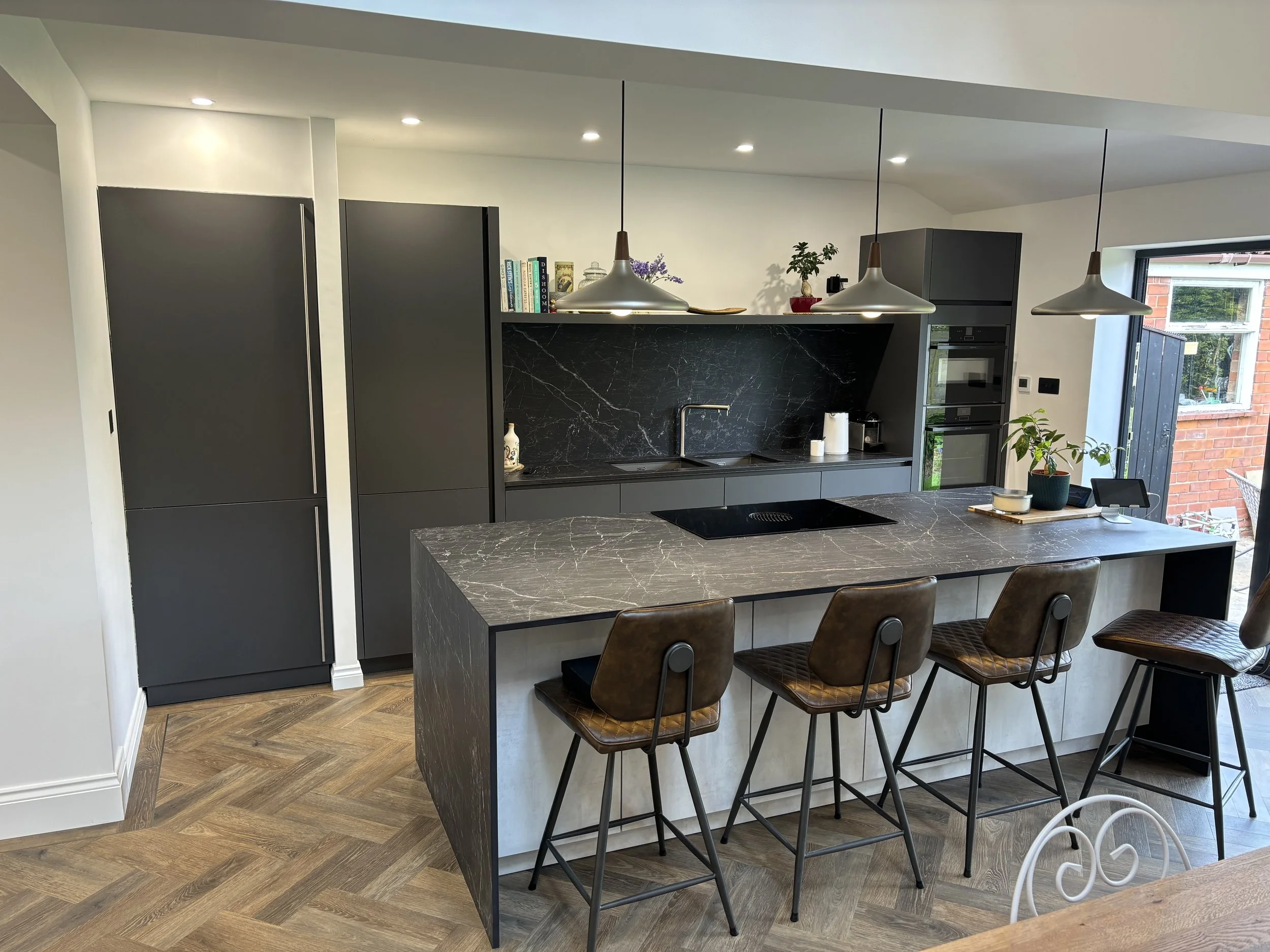 Modern Häcker kitchen with graphite and concrete-look contrast-IMG_3234.jpeg