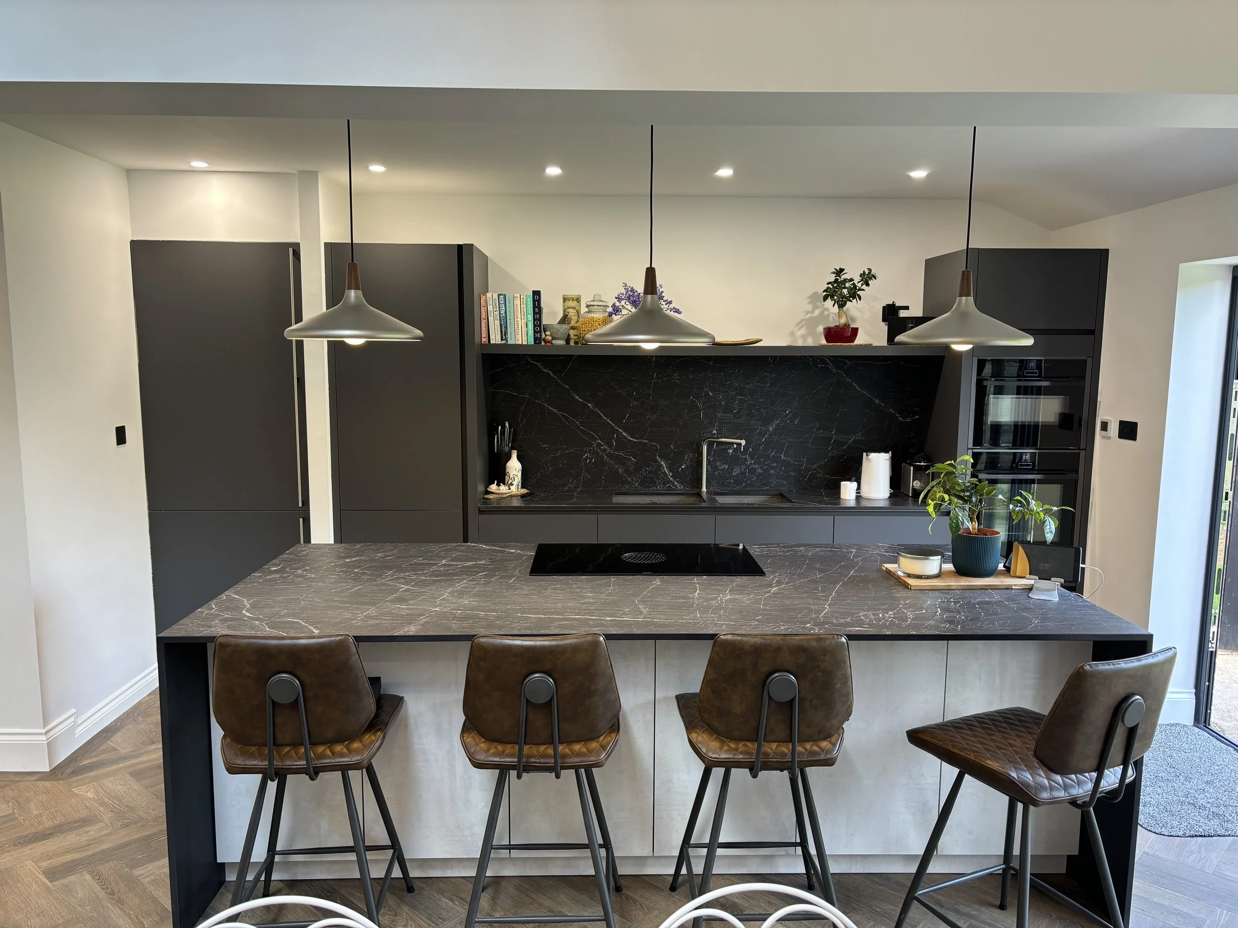 Modern Häcker kitchen with graphite and concrete-look contrast-IMG_3238.jpeg