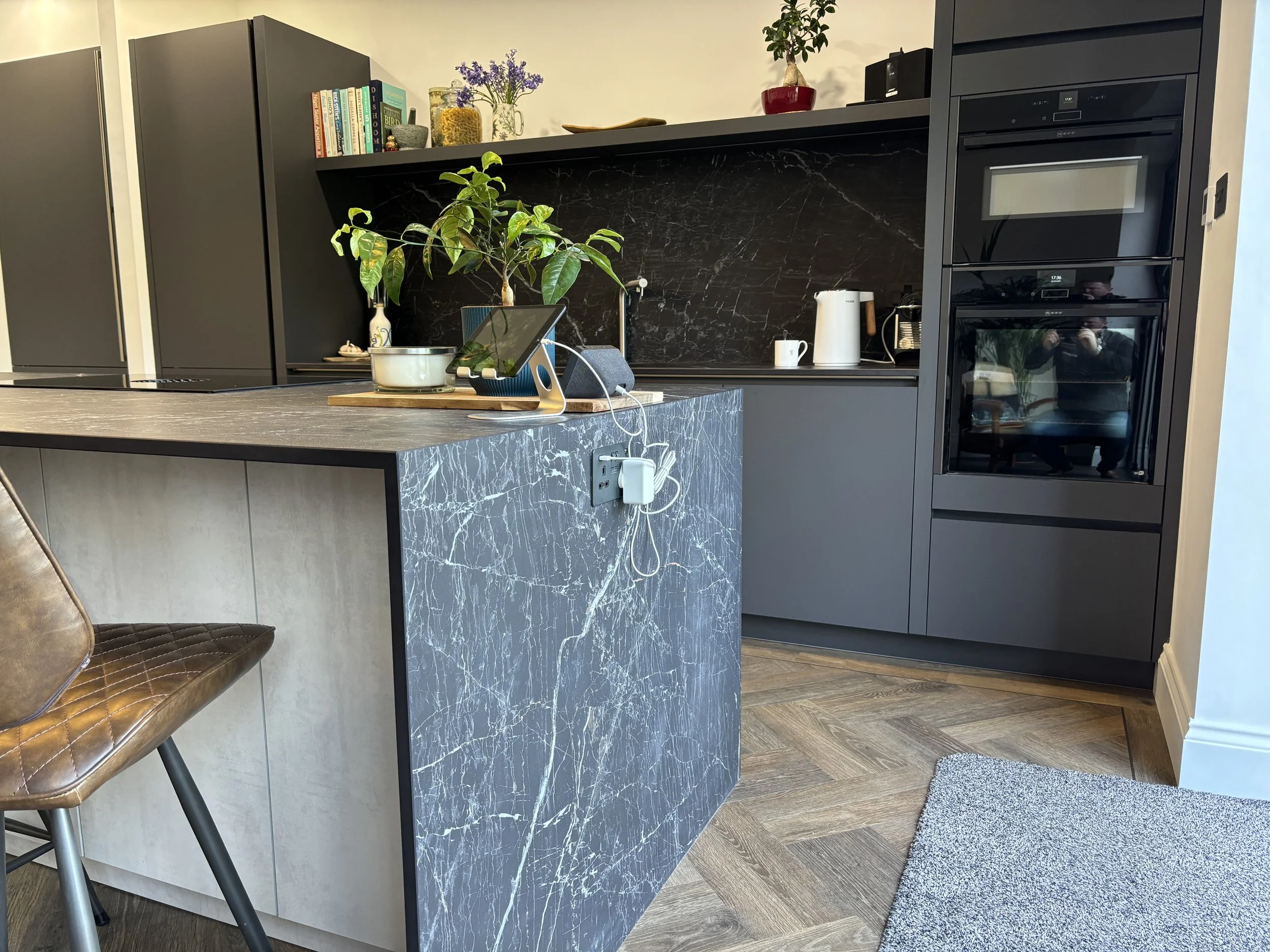 Modern Häcker kitchen with graphite and concrete-look contrast-IMG_3243.jpeg