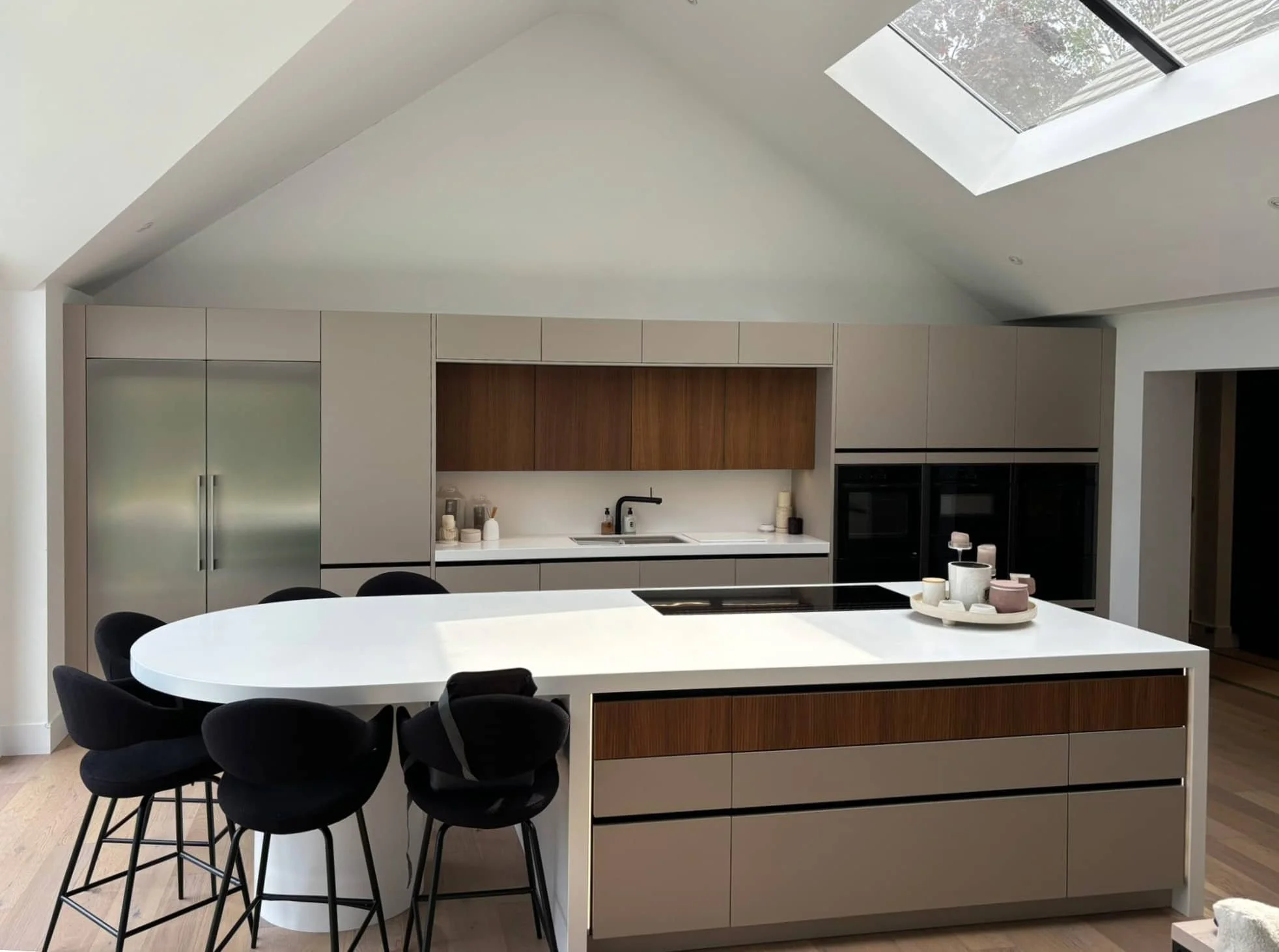 Modern Häcker Systemat kitchen in fluted walnut with brushed bronze island -IMG_5137-2000x1500_edited.jpeg