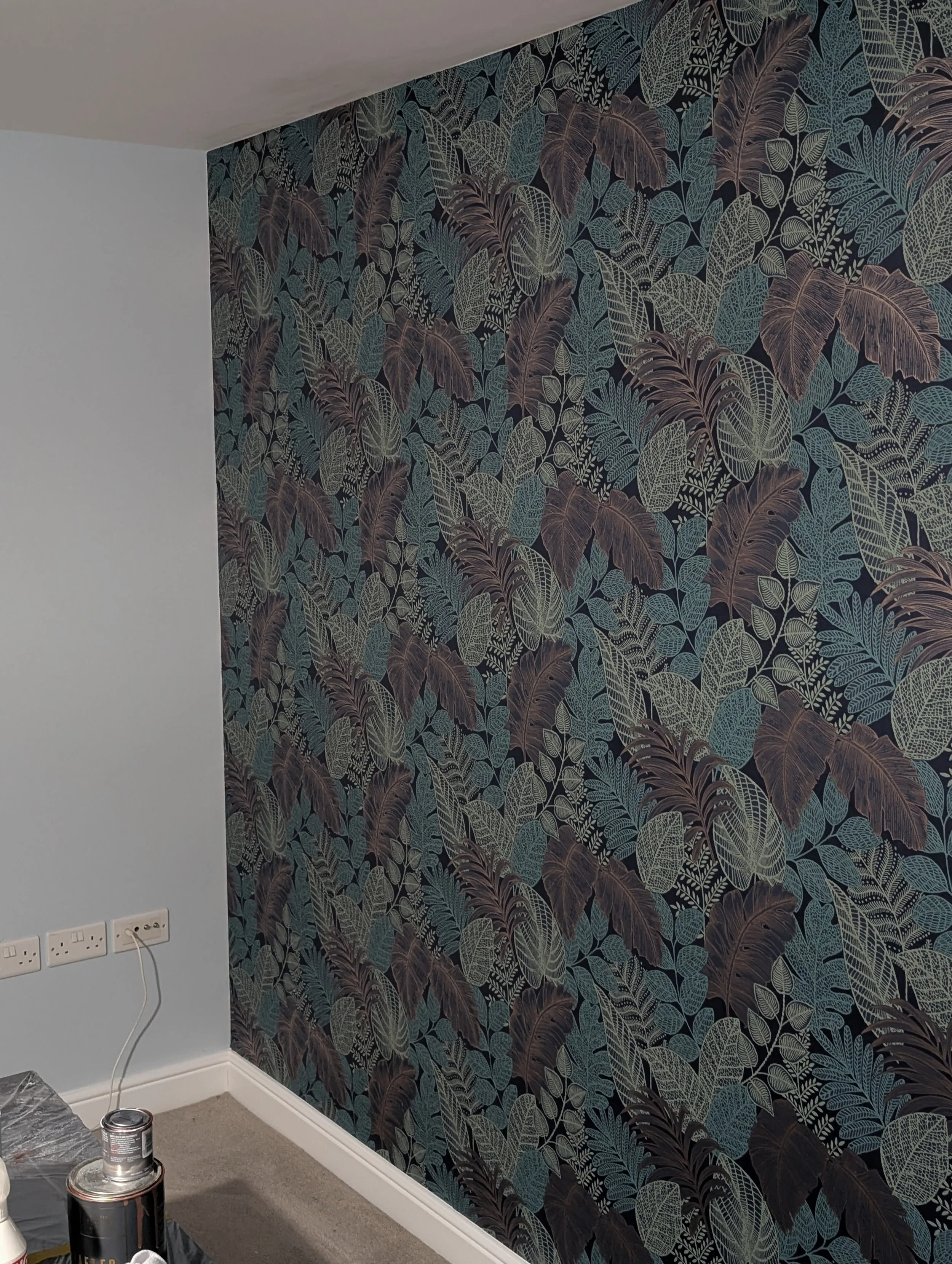 Wallpaper vs. Paint: Which is Right for You?