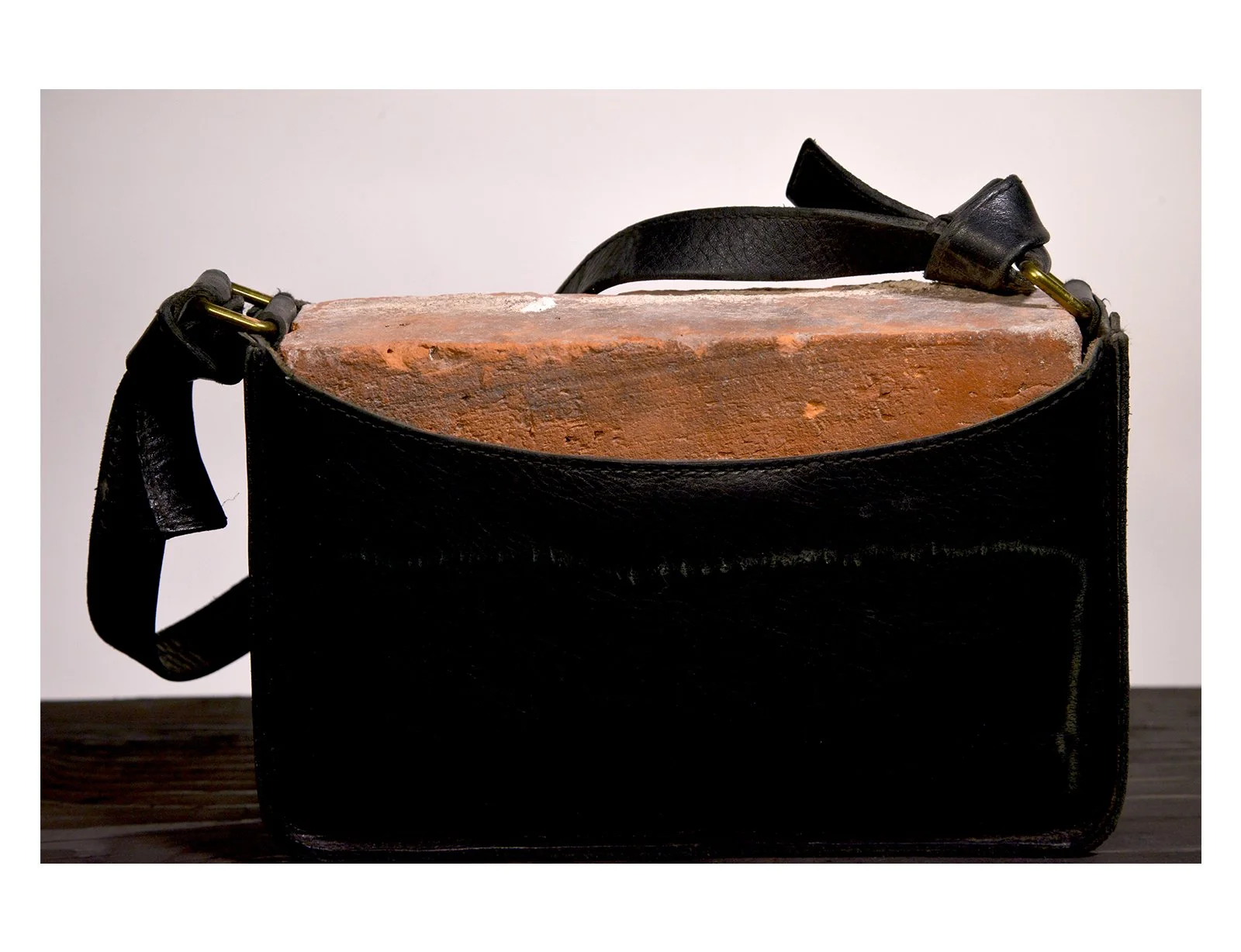 "Carry", Leather purse, brick, 9.10 in x 7.4 in