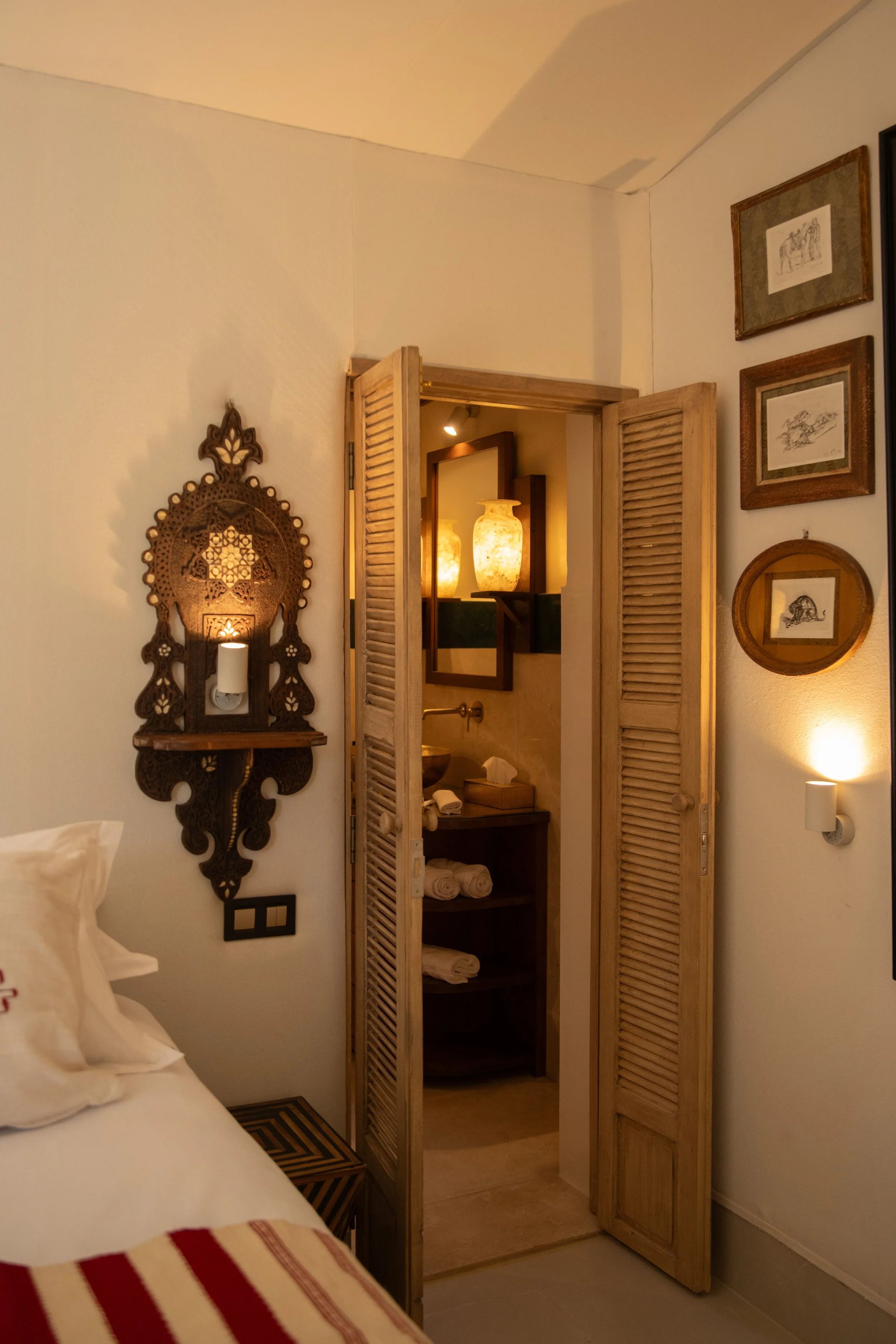 Pearl to the bathroom.jpg