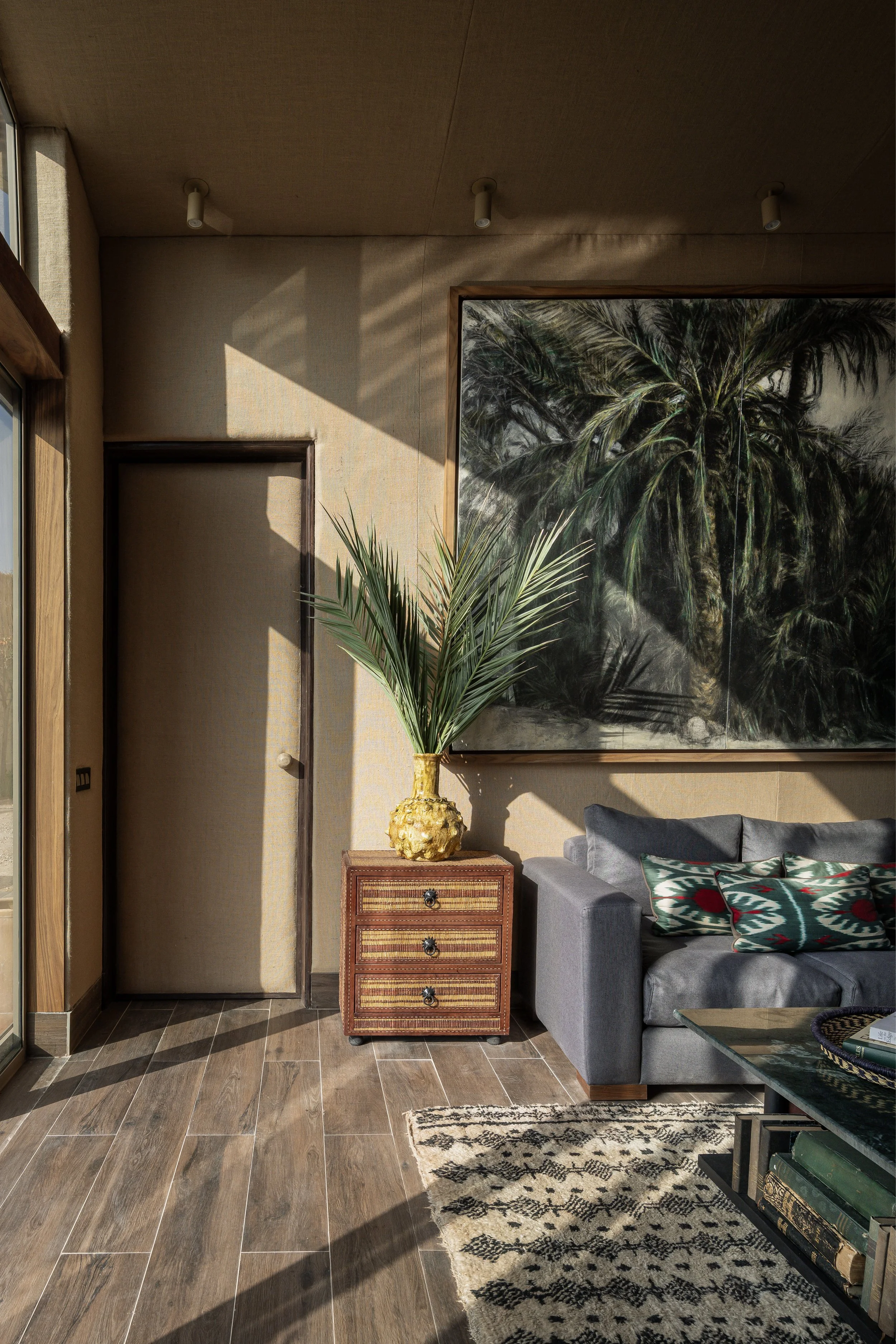 Explorer Deltout Dumon details.jpg