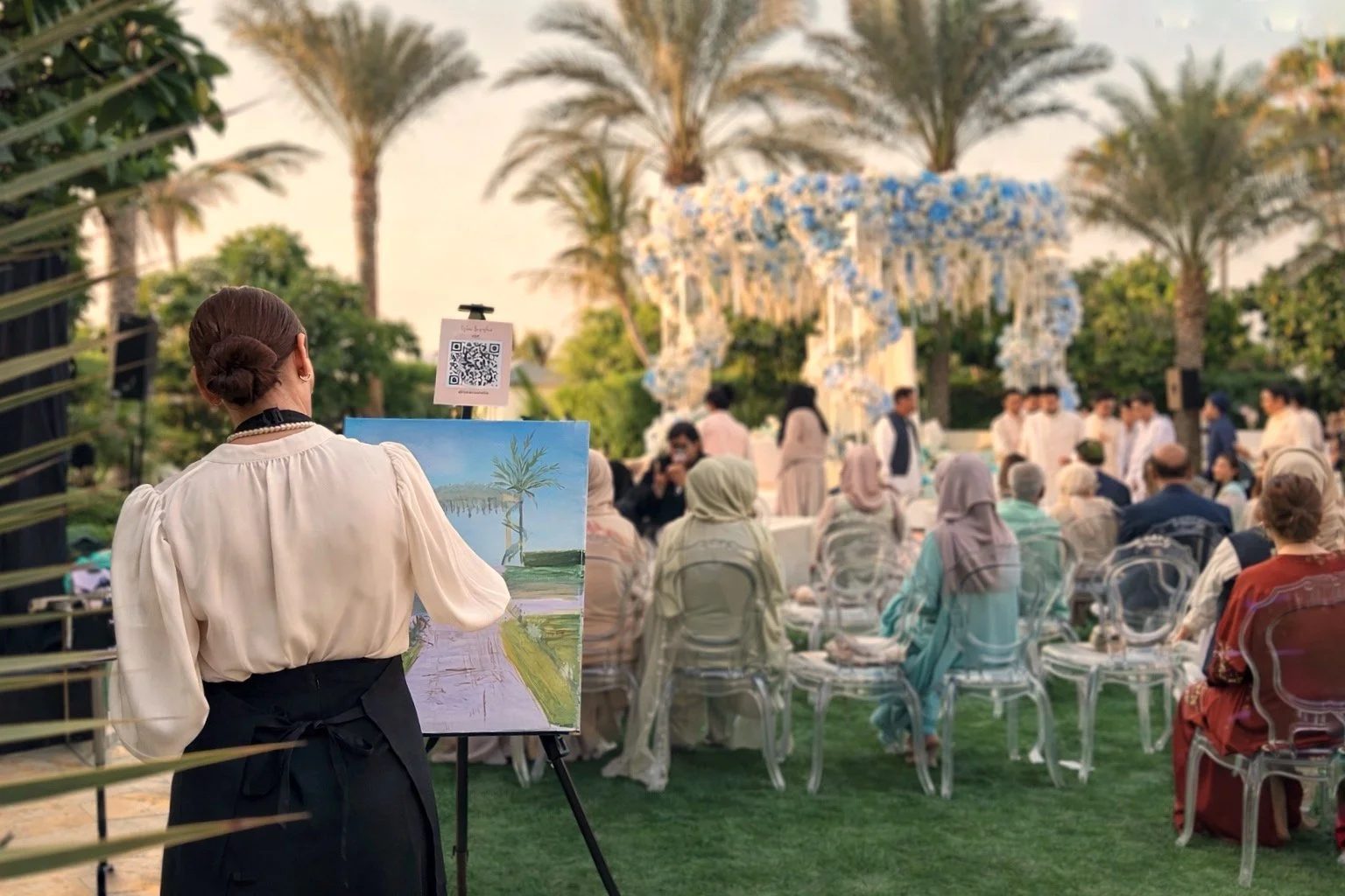 Live wedding painter is painting on event