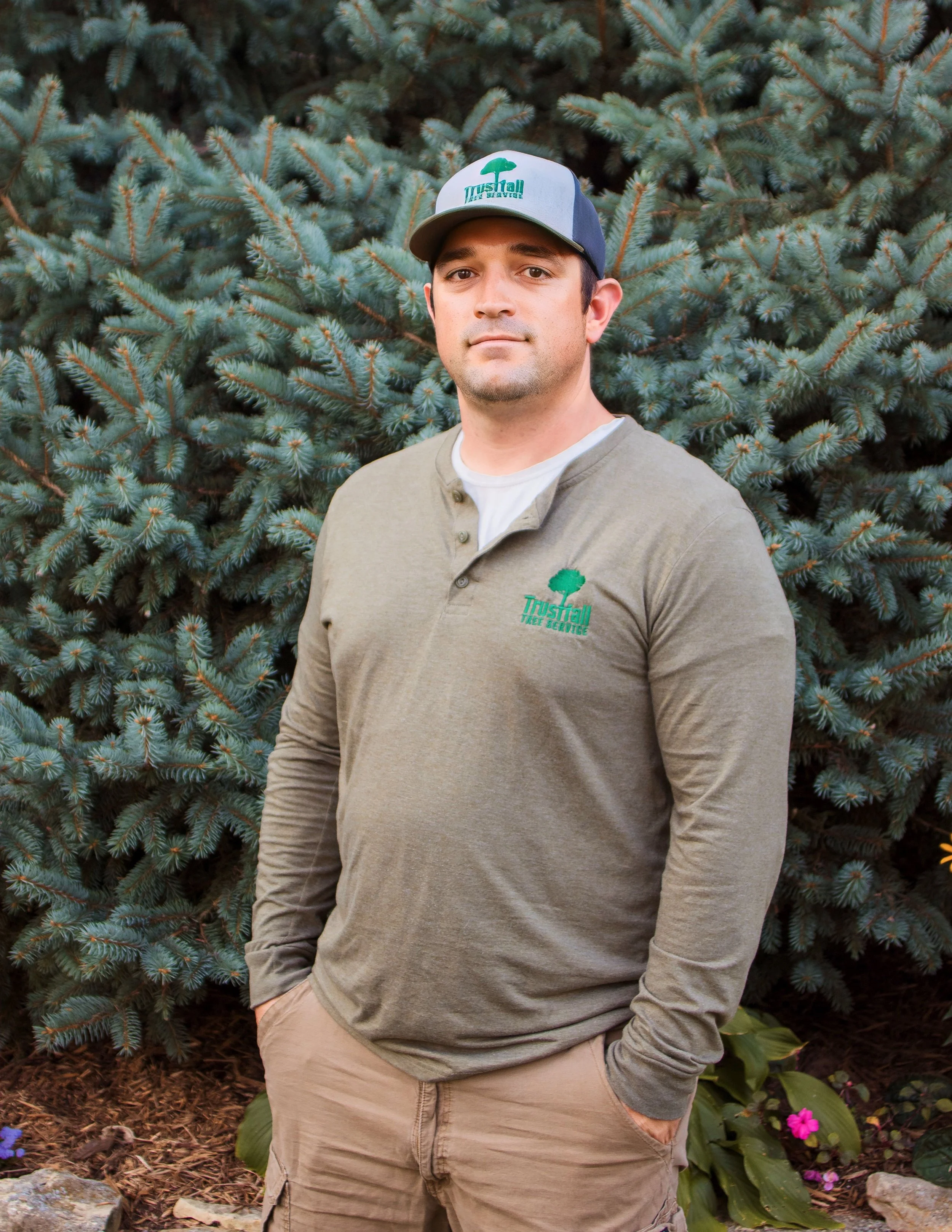 Family owned tree service. Tree removal and tree trimming with arborist and crane in Green Bay.