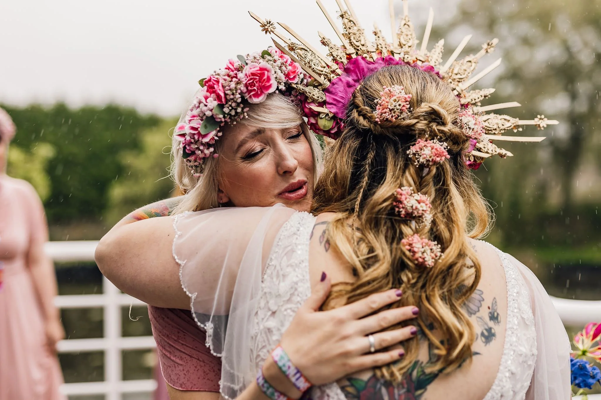 Chloe hugging a guest outside before the ceremony