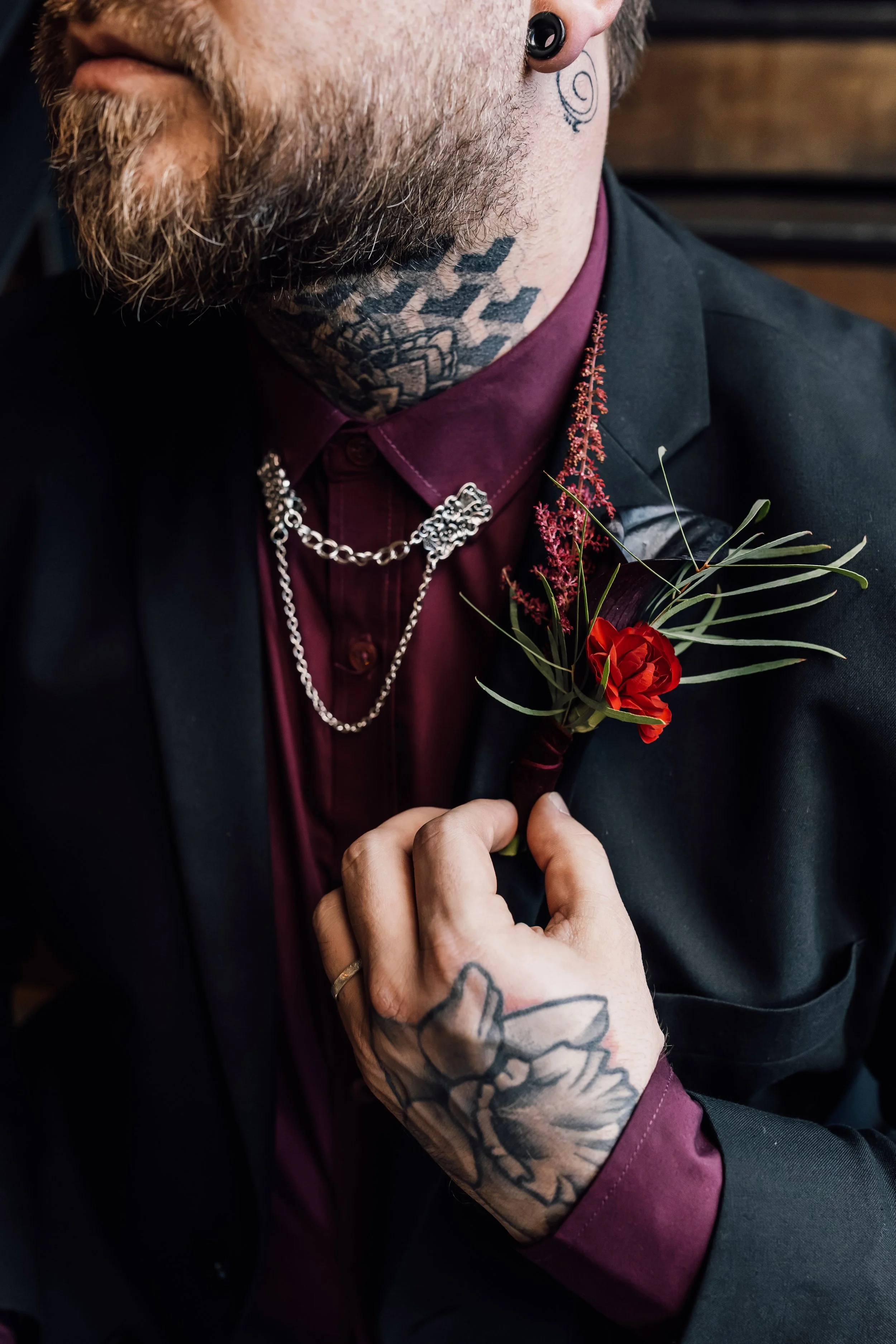 Alternative groom fashion with chain jewellery and boutonniere styling ideas