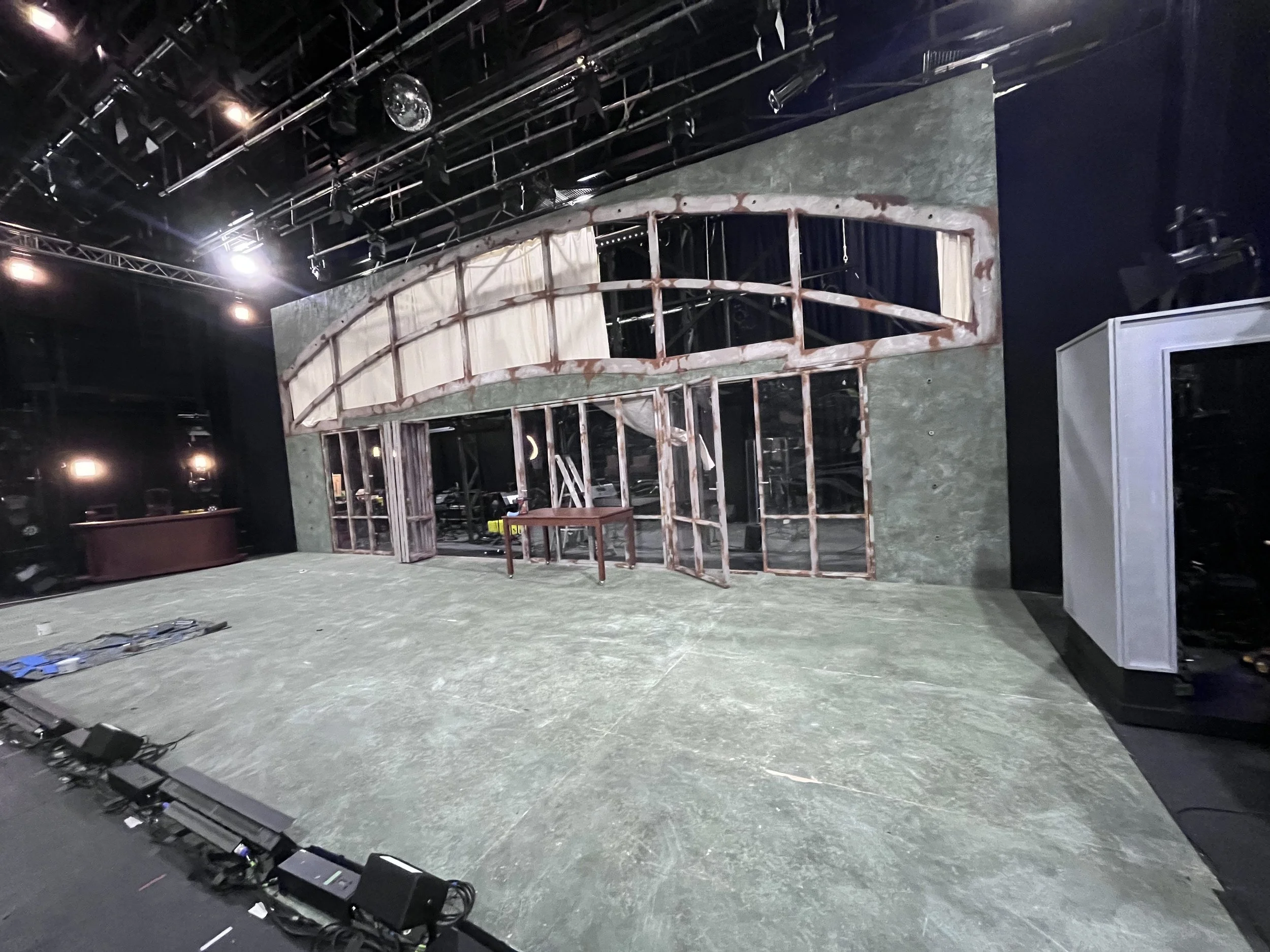 Textured floor and walls get in