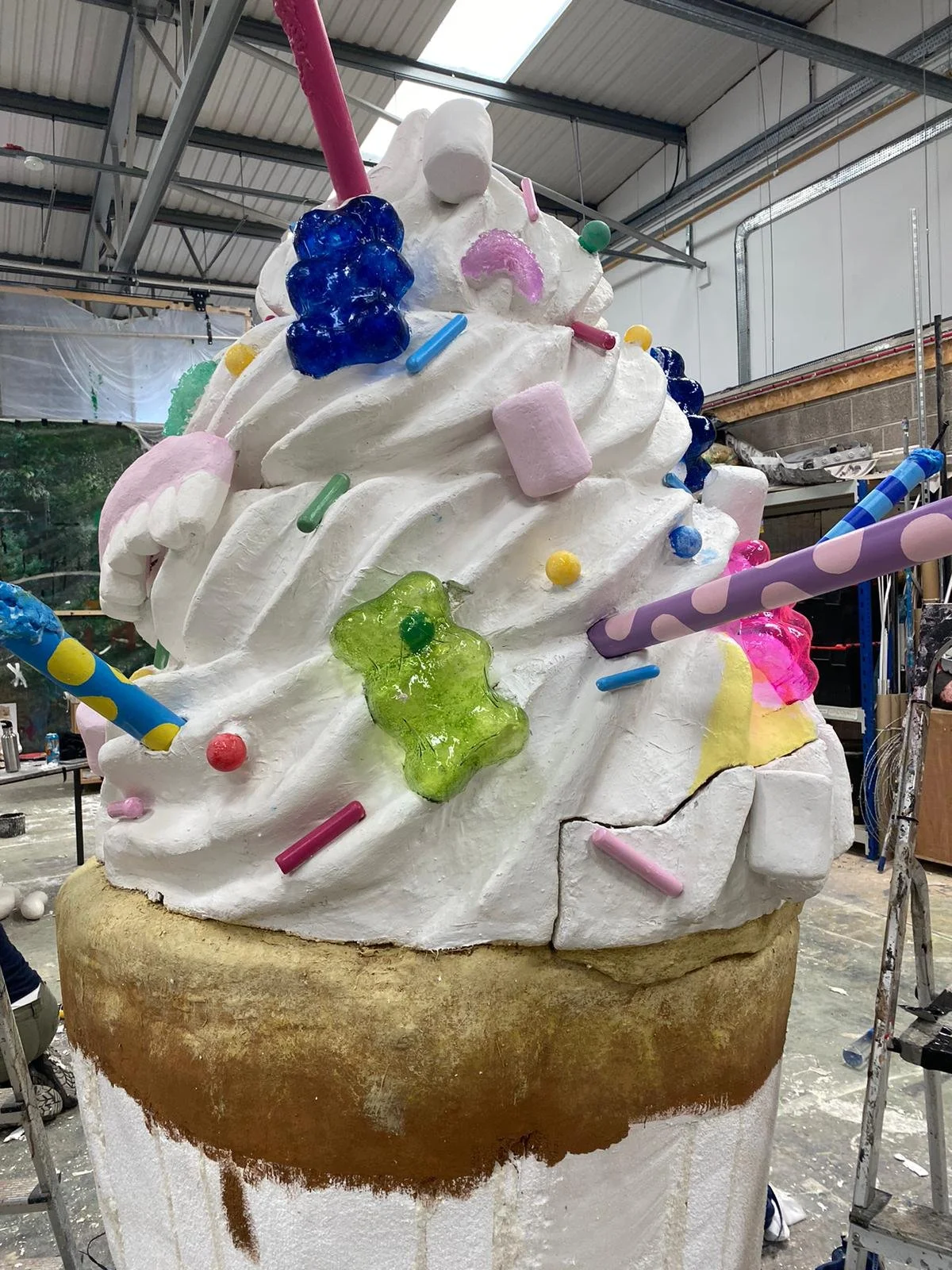 Poly-carving giant builds