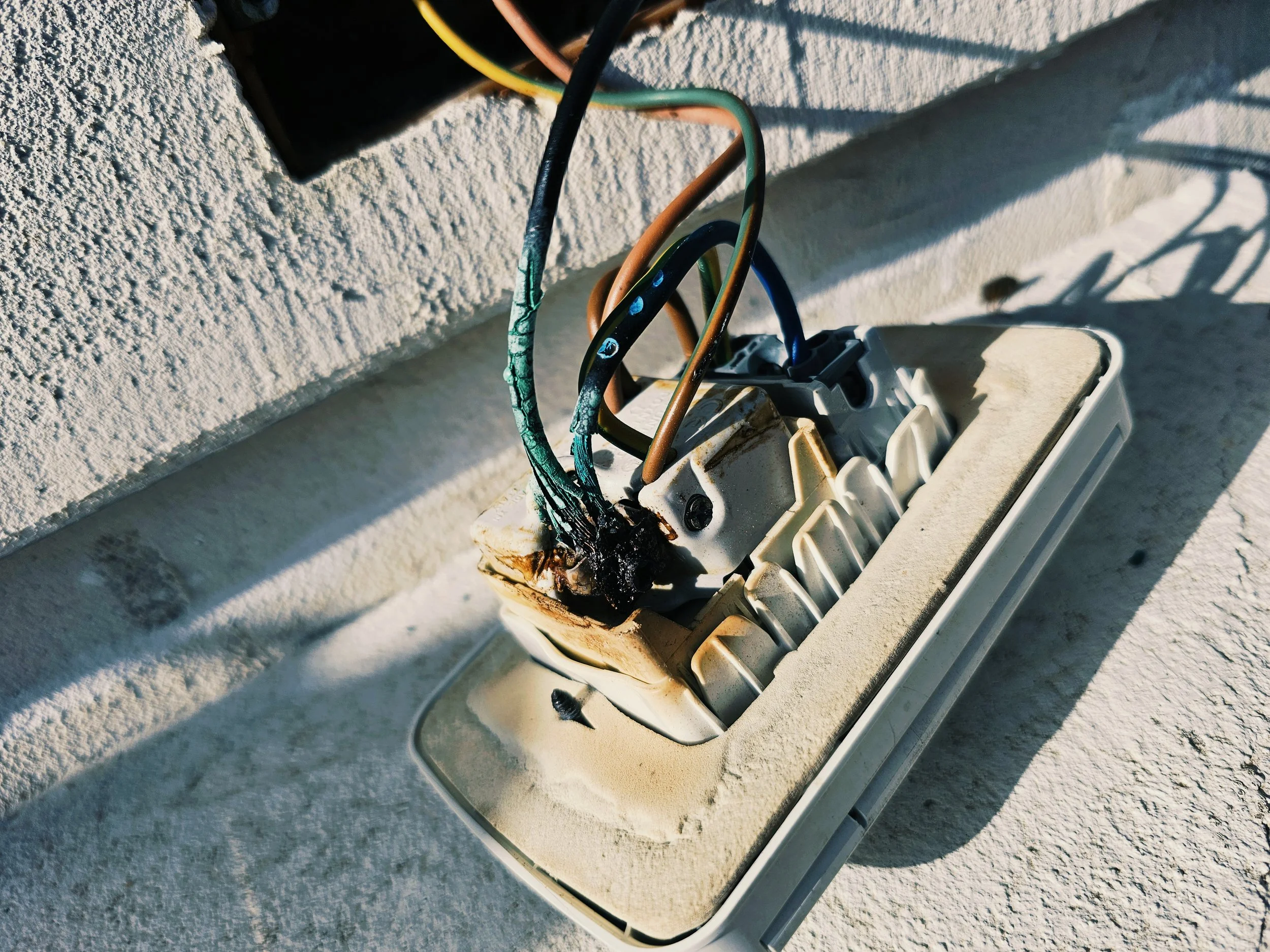 Intervenții la instalația electrică