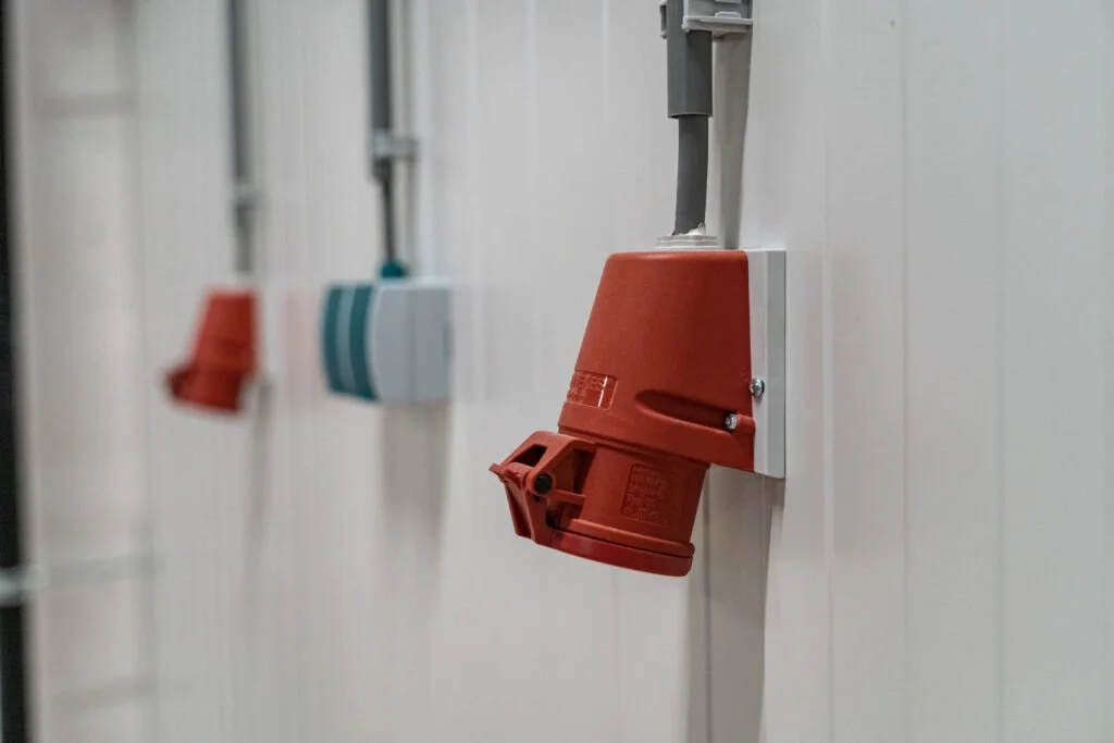 Instalații electrice pentru hale industriale