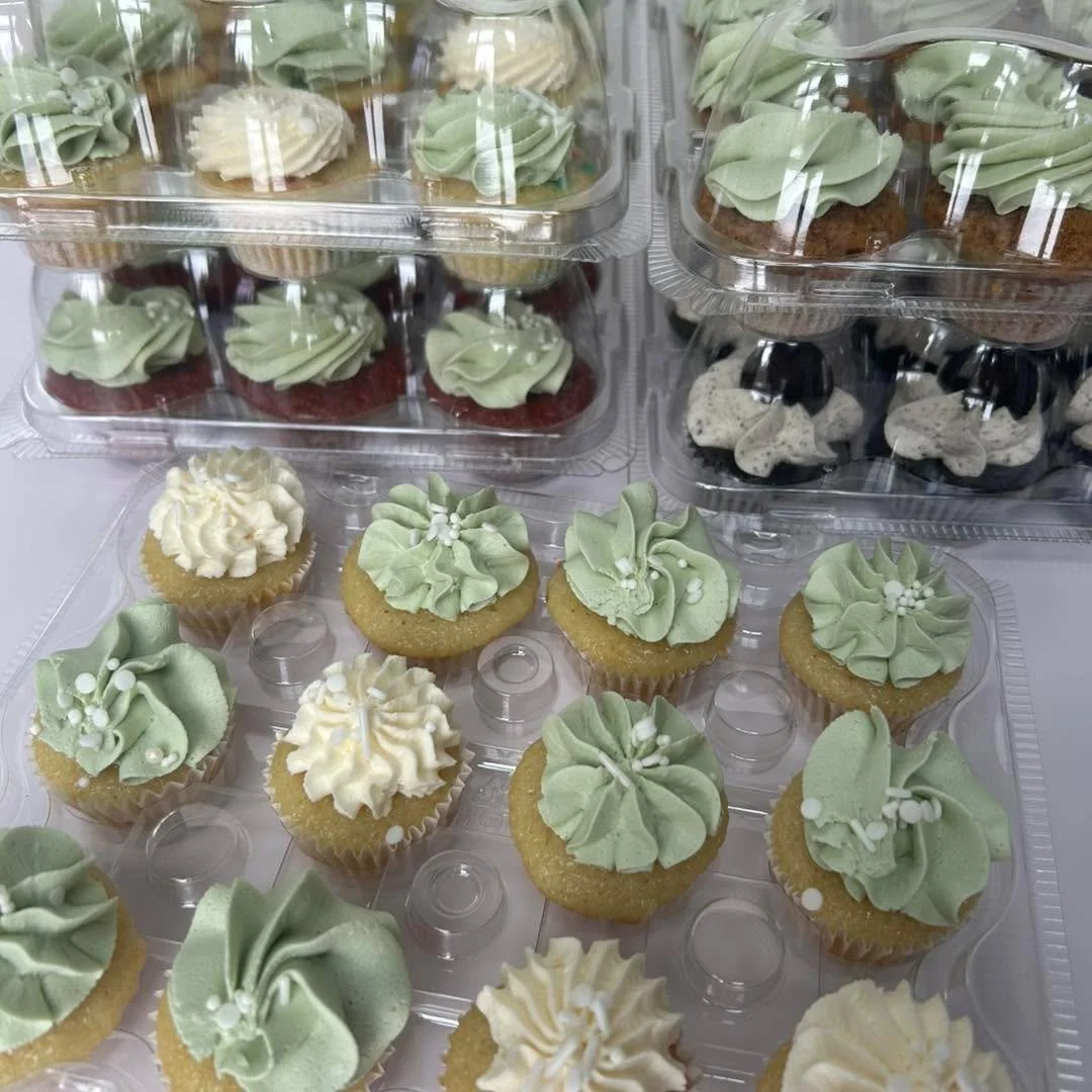 When you need a sweet addition to feed a crowd, mini cupcakes are the way to go!🧁

This order included an assortment of flavours like red velvet, oreo, funfetti and carrot! 

#cupcakes #birthdaycake #buttercream #paytonspantry #paytonspantrybakingco