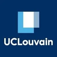 Logo de l'Université de Louvain (UCLouvain) avec un symbole abstrait et le texte 'UCLouvain'