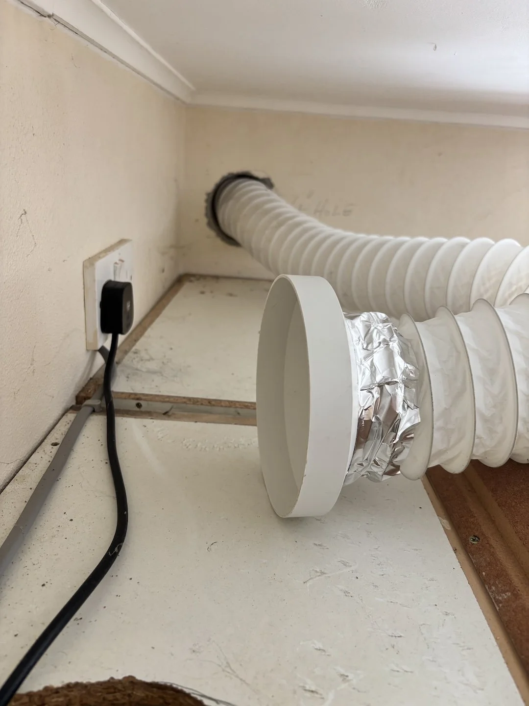 A properly-functioning cooker hood or extractor fan needs the right parts and materials installed. Home repairs and handyman services from west Cork' premier handyman service, Clonakilty Handyman.