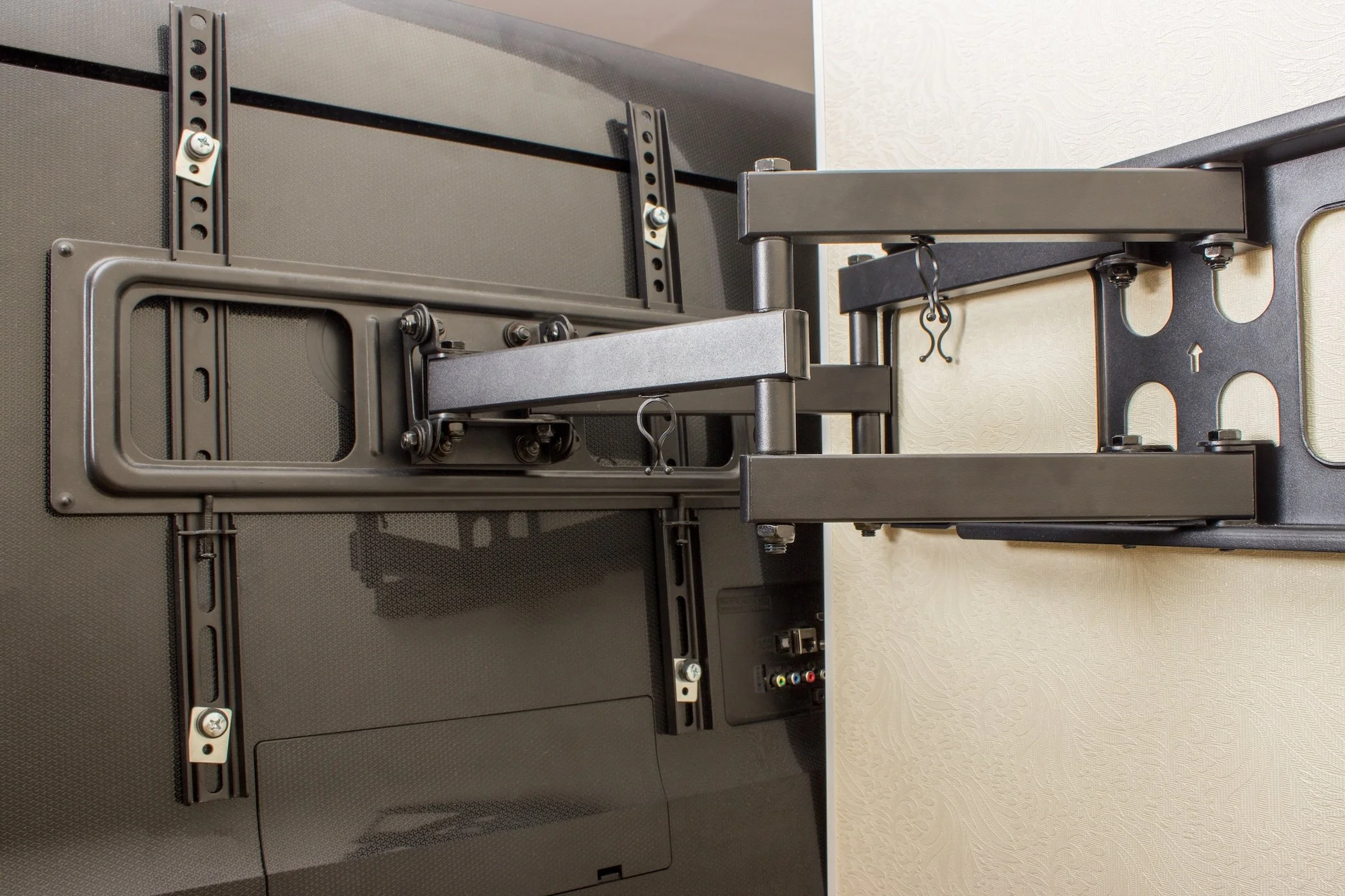 Proper care must be taken when mounting a TV on a wall to ensure the whole unit doesn’t sag or fall down