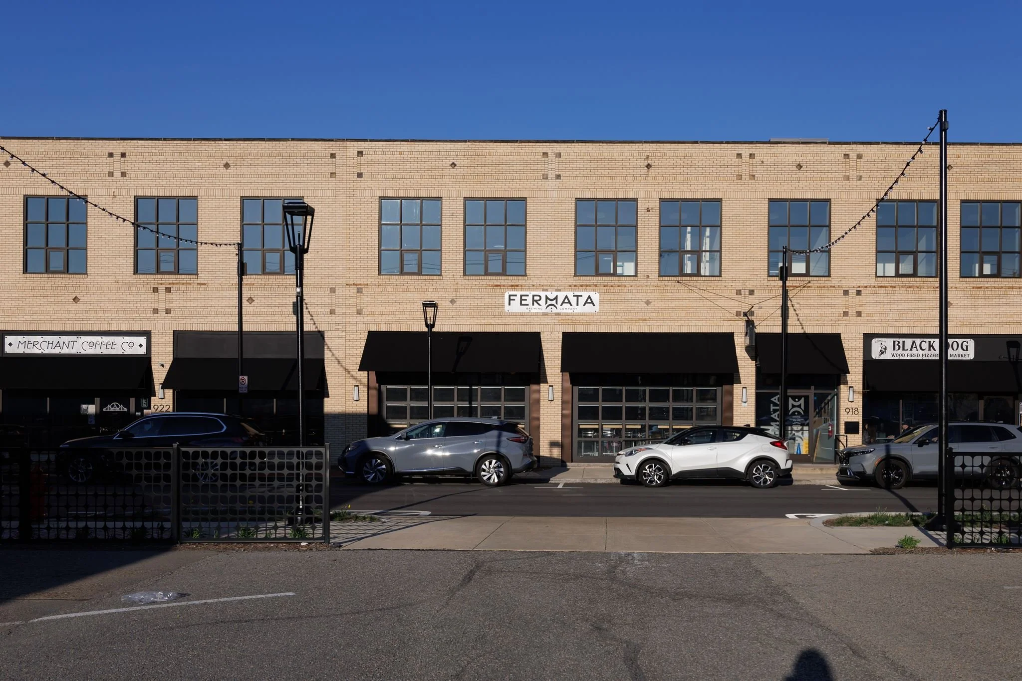 PinDeck Studios & Gallery is a highly curated space for artists that lives above thriving small businesses (Merchant Coffee Co., Fermata Brewing, and Black Dog Pizza) drawing people from all over the region to Ambridge.