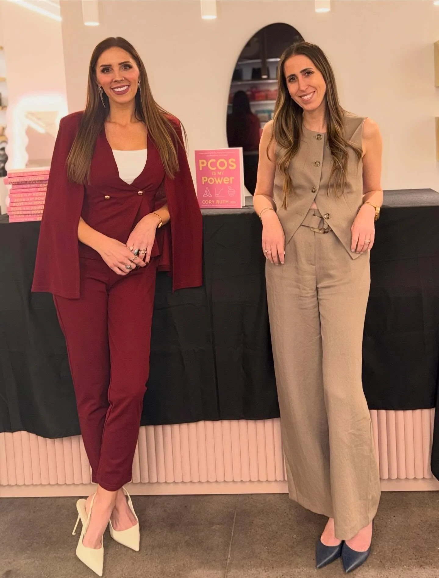 There is something about being surrounded by beautiful women and beautiful bags that really brings the energy. ✨
Last night I returned to @vivrelle with three powerhouses @thewomensdietitian @leltherapy and @rachelista to celebrate Cory&rsquo;s new b