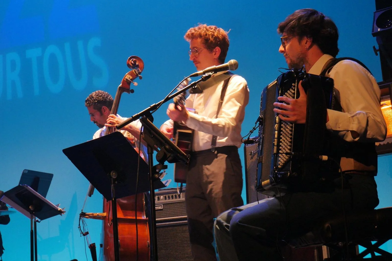 Trois musiciens des Blue Jitters lors d'une représentation du Splanky Show.