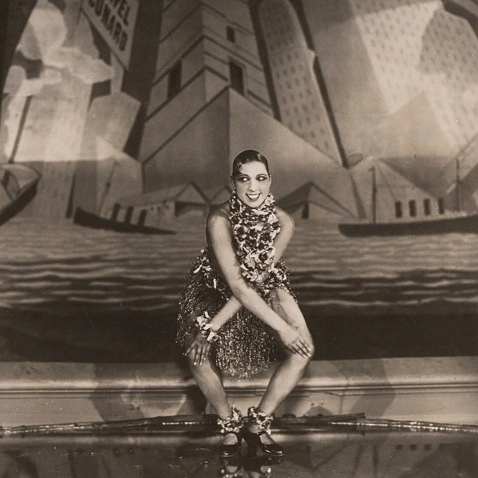 Josephine Baker dansant le Charleston, dans le film La Folie du jour (1926), extrait de La Revue nègre, aux Folies Bergère, Paris