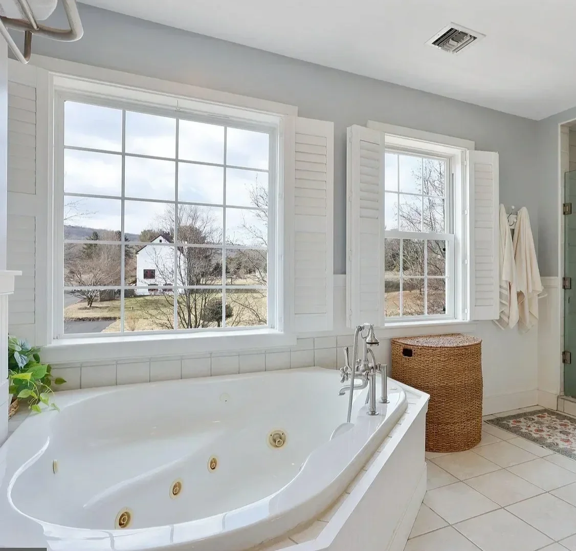 BEFORE 
Coventry Master Bath 