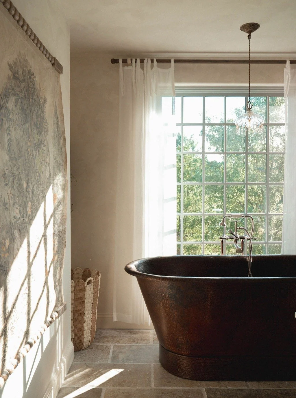 Coventry House views 👀

Construction @stauroscm @baysidecm_llc 
Limestone Flooring @leighvaeth 
Windows @andersen_windows 
Tub @premiercopperproducts 
Tub Faucet @signaturehw 
Limewash @coloratelier (the best!!)

📷 @lenanikolaj 

#ChesterCountyDesi
