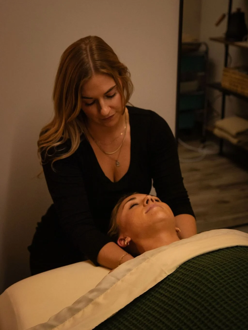 @vedagreywellness offers specialized lymphatic bodywork, a massage technique designed to improve health, wellness, and overall aesthetic benefits by enhancing the function of the lymphatic system. 

This treatment uses manual movements, suction thera