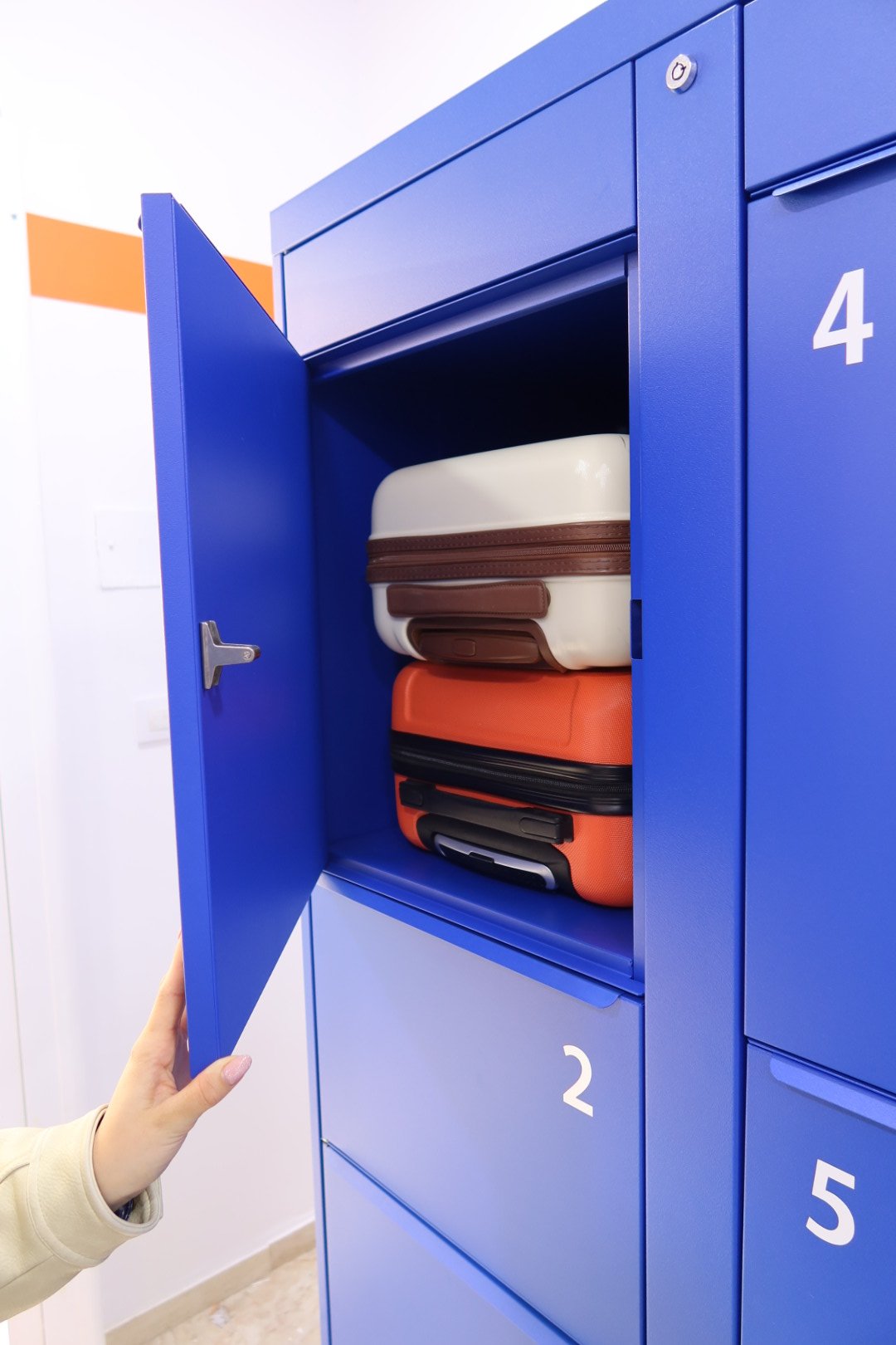 store luggage early in morning or late at night