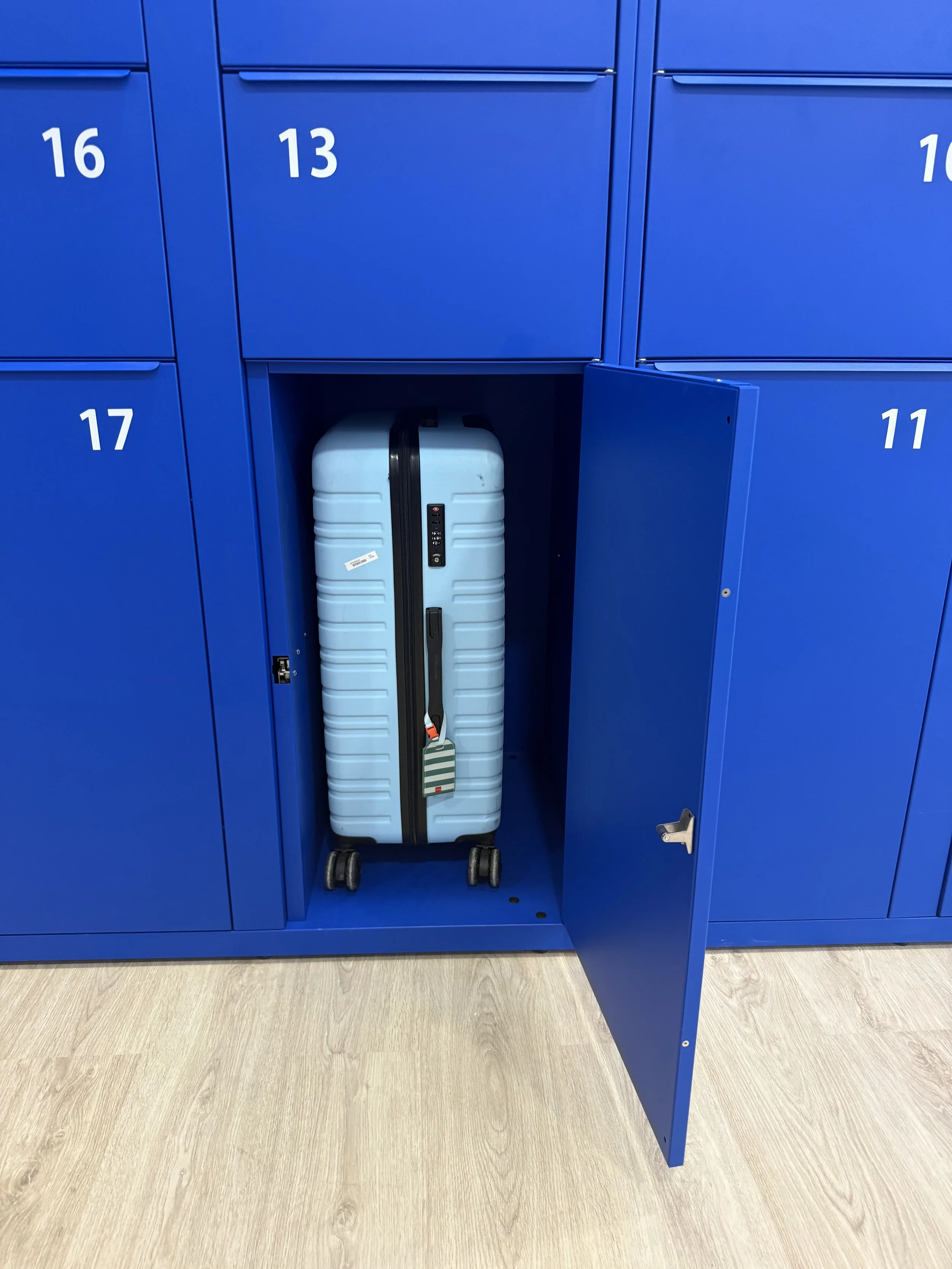 luggage in locker valencia city