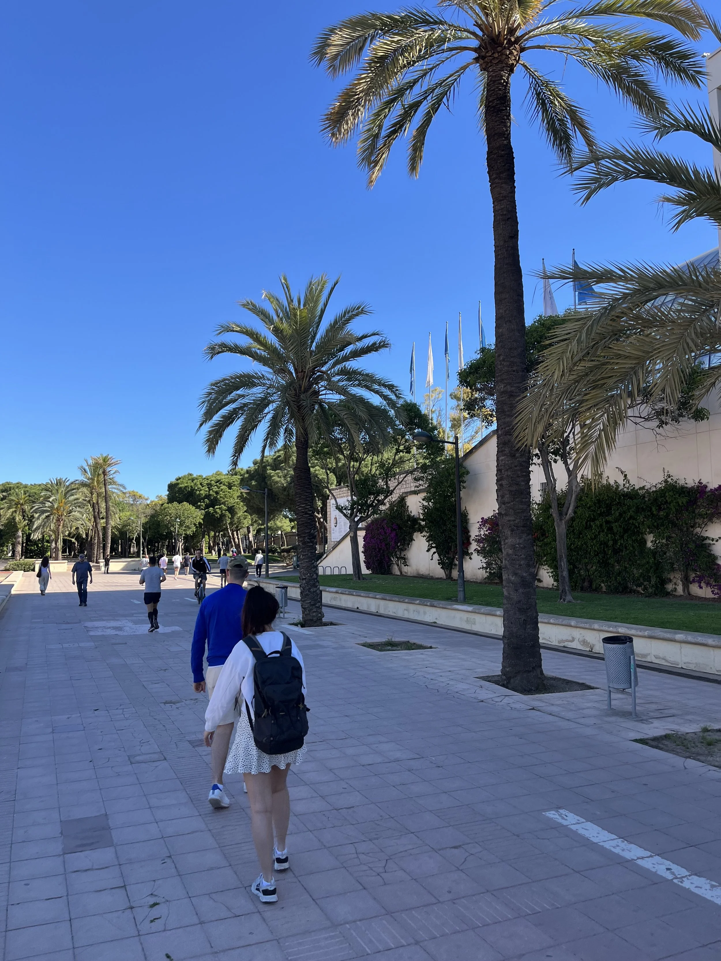People walking through Turia Parc Valencia