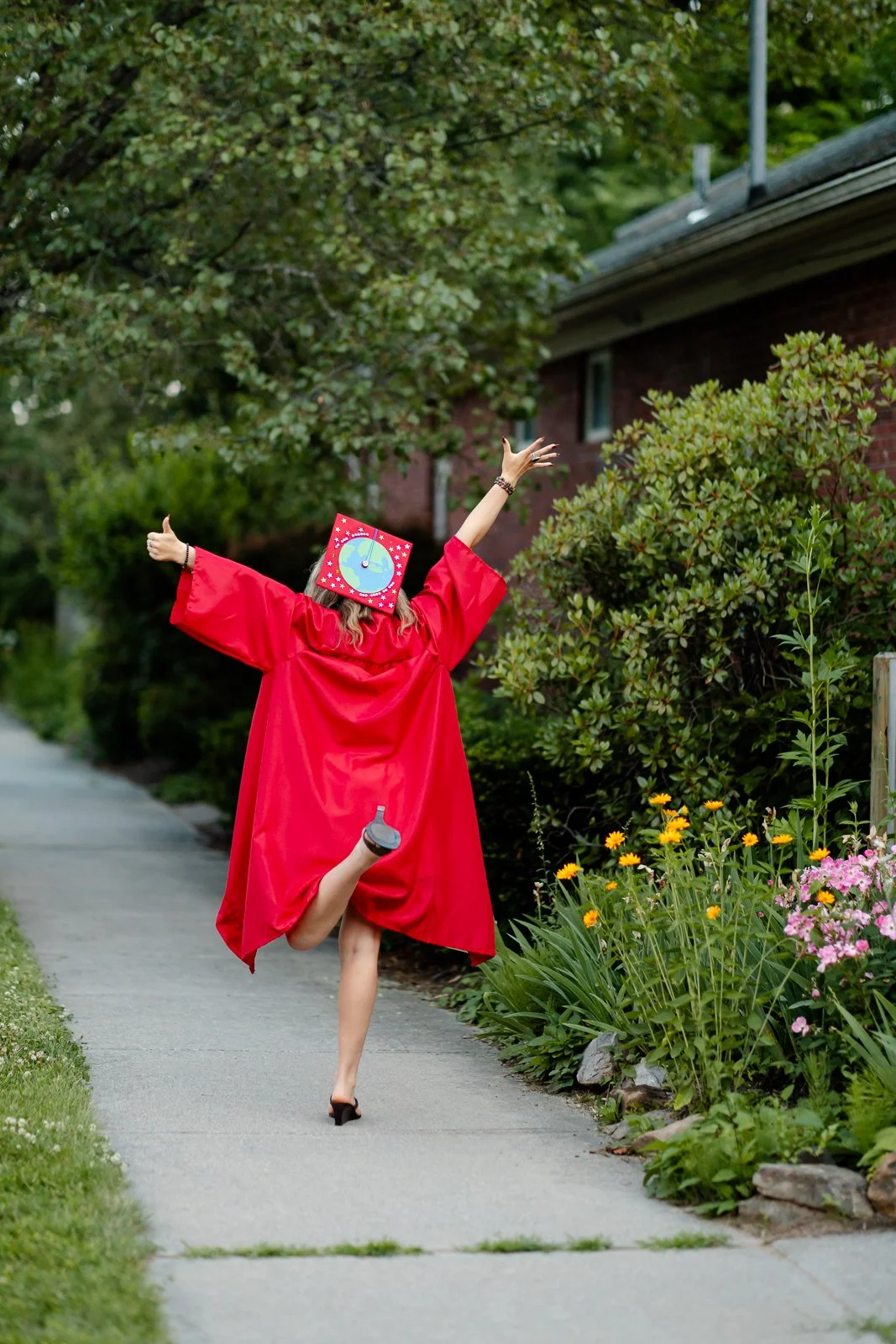 senior-cap-gown-photo-session-saratoga-springs-girl-3.JPG