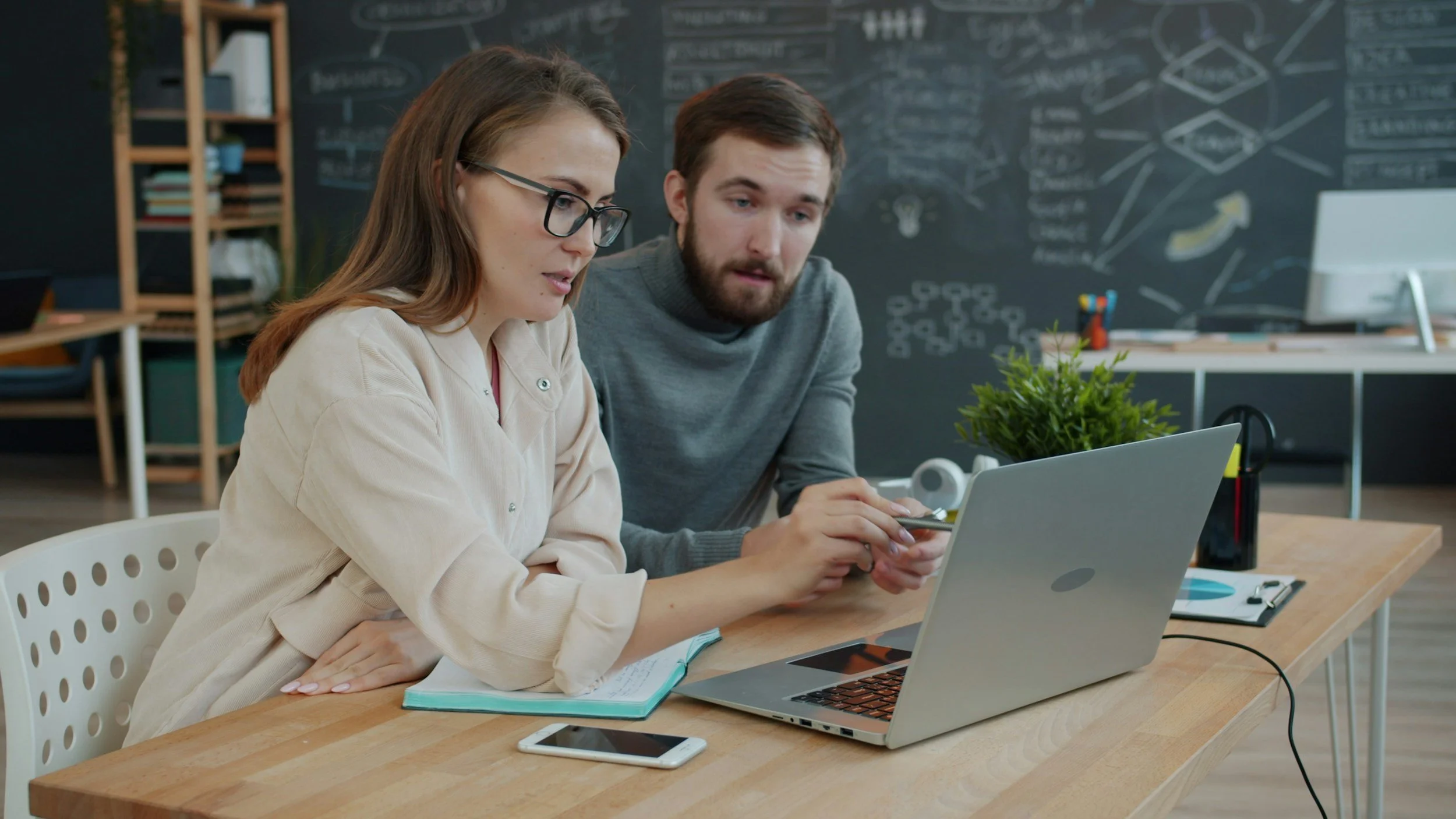 Millennials &amp; Business Communication Solutions: The Changing Workplace