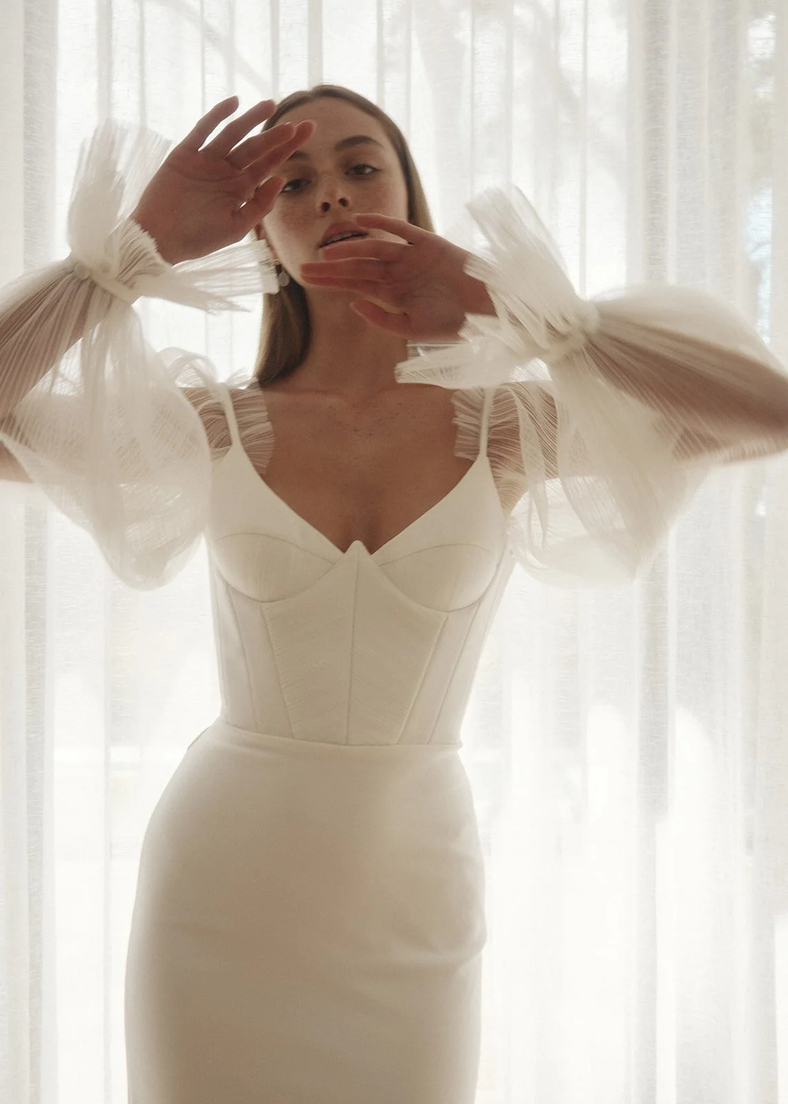 FREESIA
 with detachable sleeves 