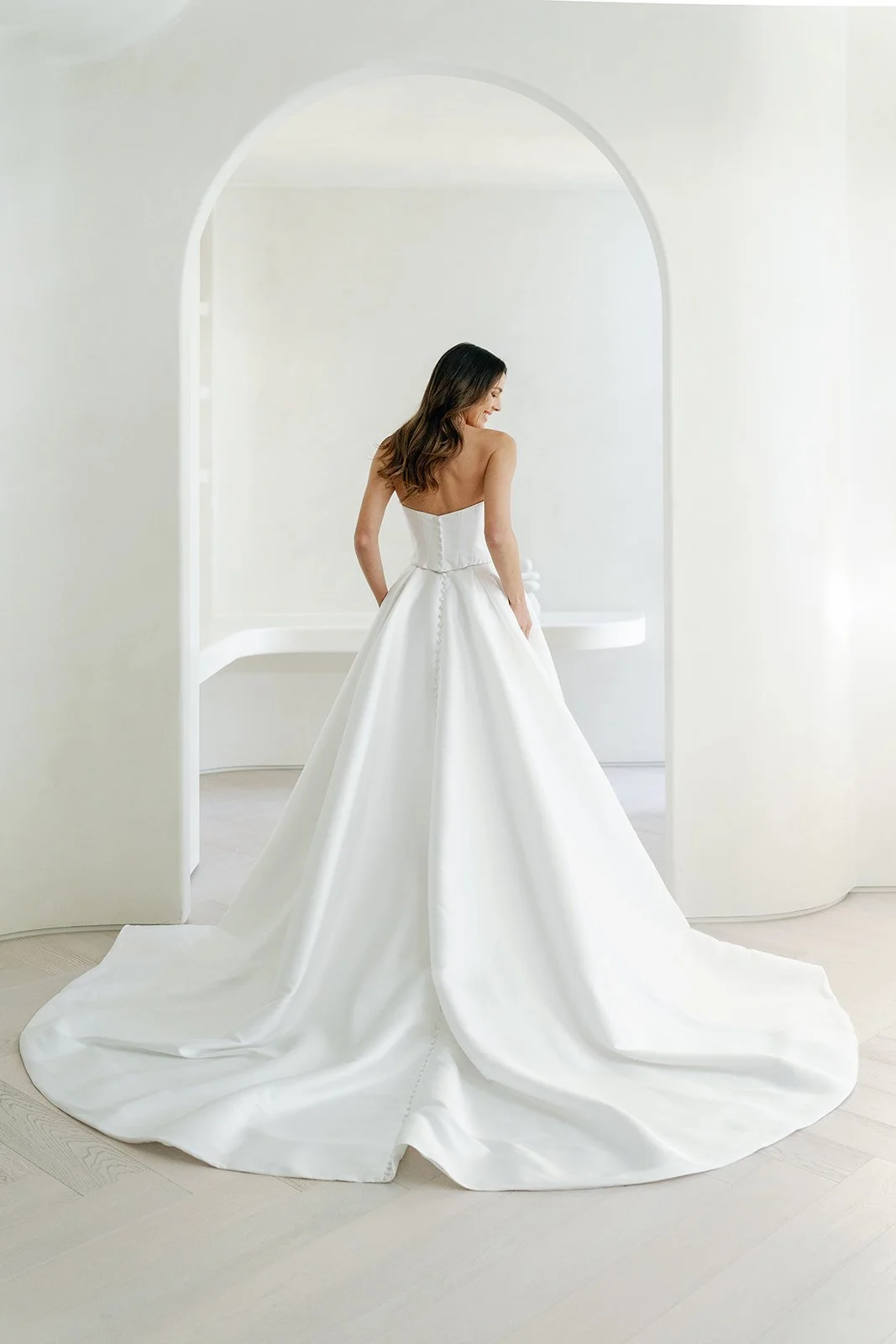 NAVEYA
 (corset with full skirt) 