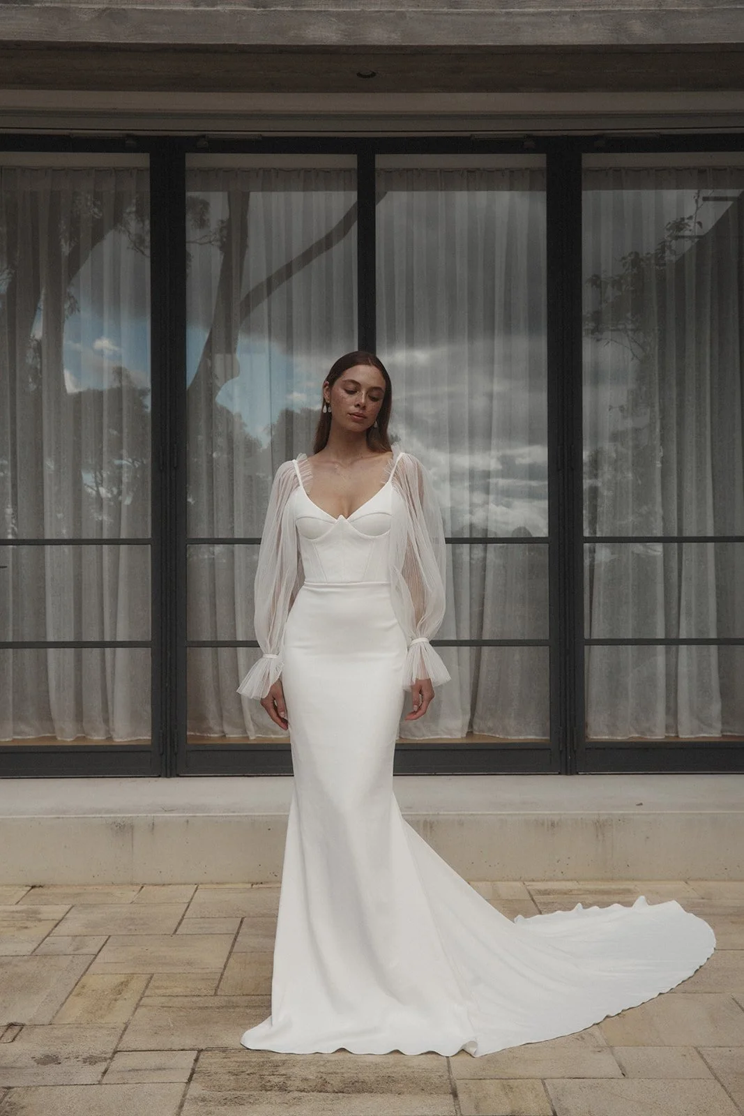 FREESIA
 with detachable sleeves 