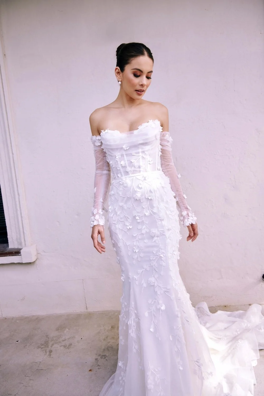 MONIQUE
 sample size US 8 