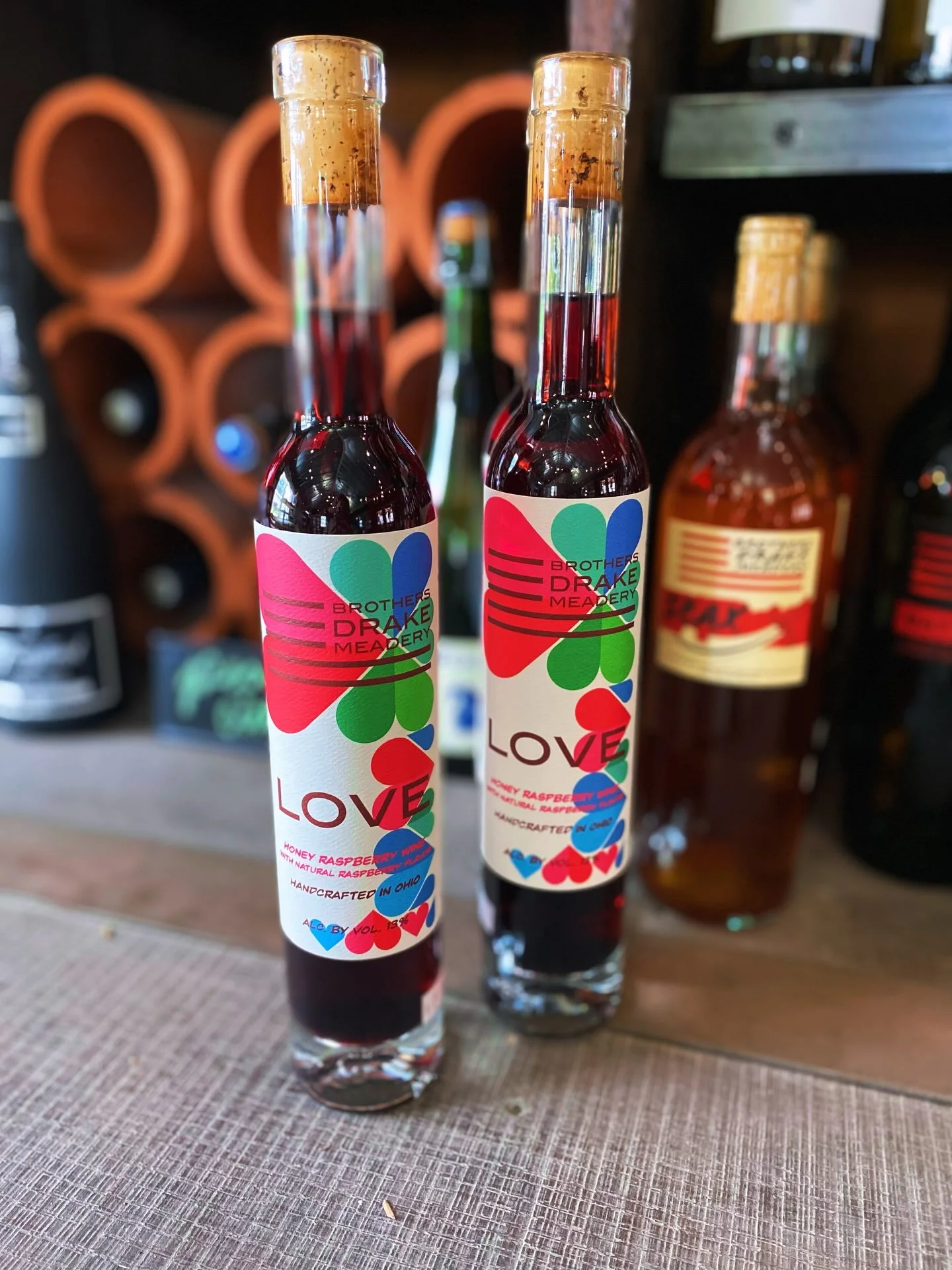 Small‑batch. Locally crafted in Columbus. Made with real Ohio honey!🍯 🇺🇸🍷

We&rsquo;re excited to spotlight some of our favorite meads from @brothersdrake! Crafted with real honey, real fruit, and real heart.

❤️Love: A floral, lightly sweet clas