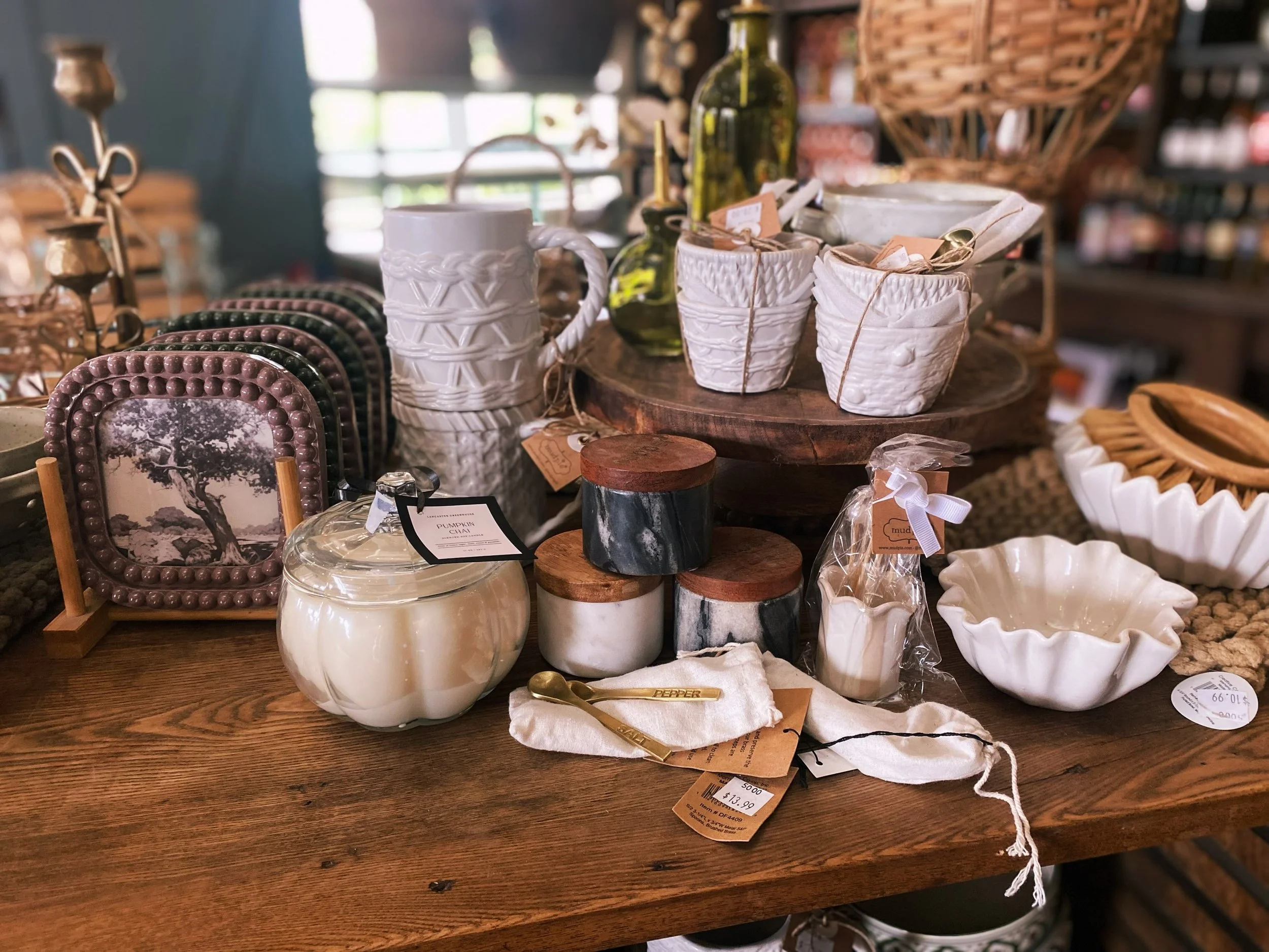 There&rsquo;s always something about decorating for Fall that makes the greenhouse market SO cozy!🍂🧣🏺

We have some seriously beautiful pieces that will turn your home into the warm and inviting space it deserves to be!🏡🪞🪴🧶

Open:
Monday - Fri