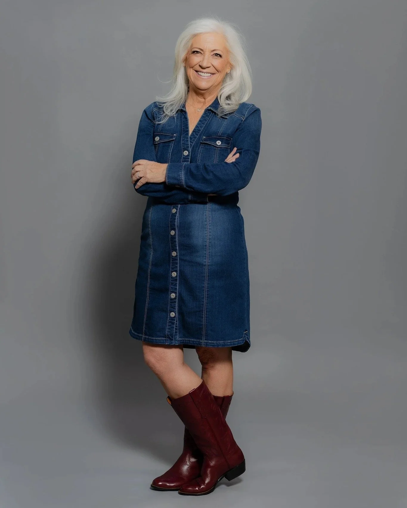 While we count down to the debut of "Louis and Lila" this fall, we'd love to introduce you to the author behind the book. 📚✨

When Mary isn't writing, you can often find her with a good book in hand, riding horses, setting off on new adven
