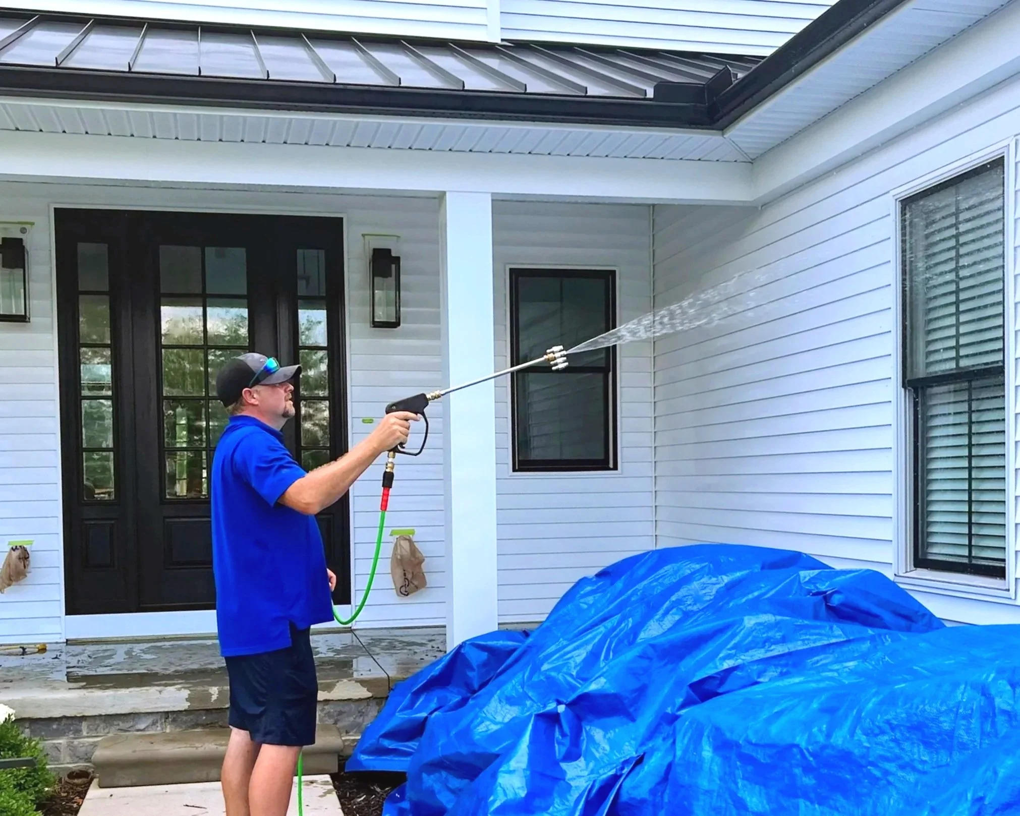 Low-pressure house soft wash application on siding in Wayne County, MI | Island Shine