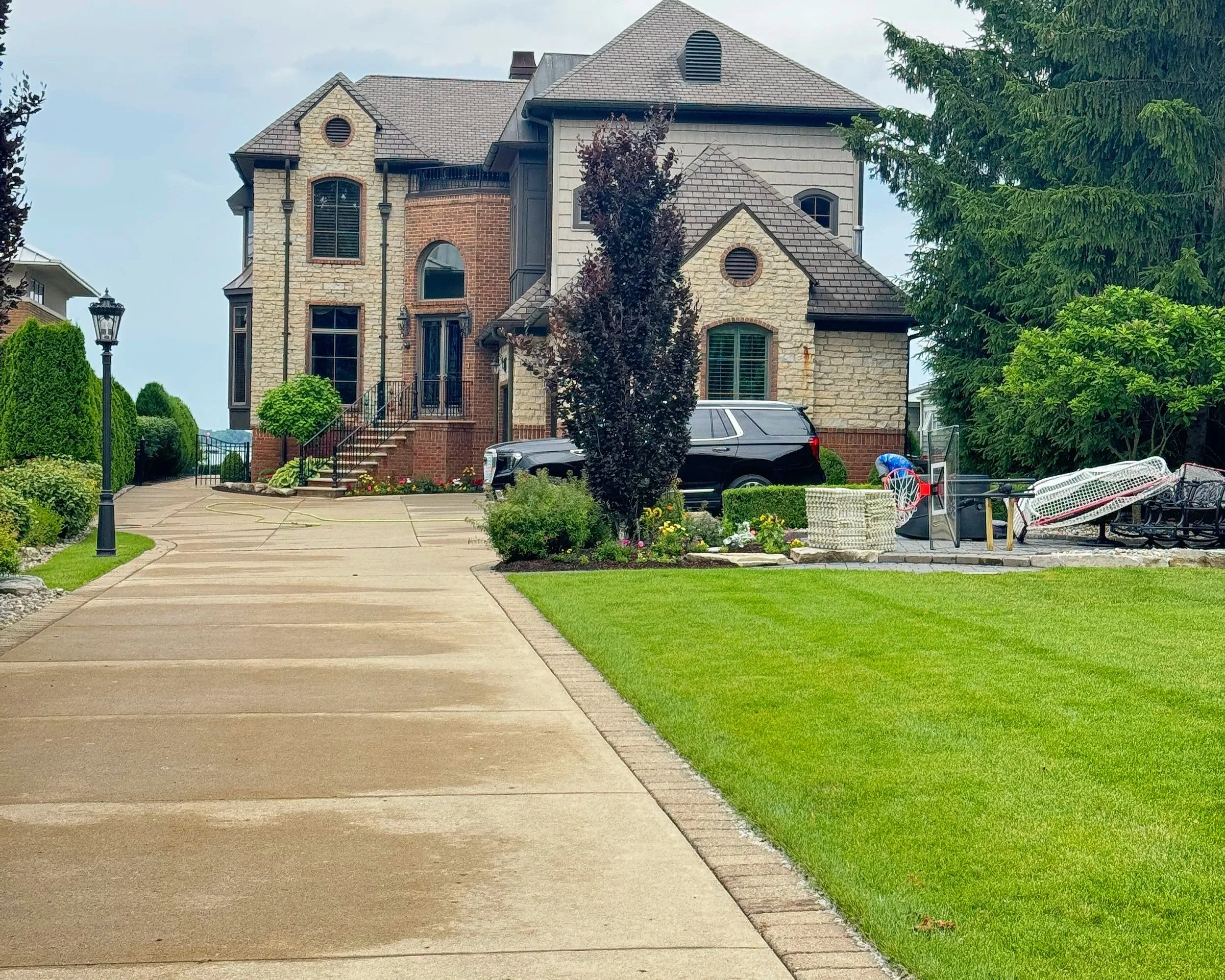 Concrete driveway after cleaning in Wayne County, MI | Island Shine