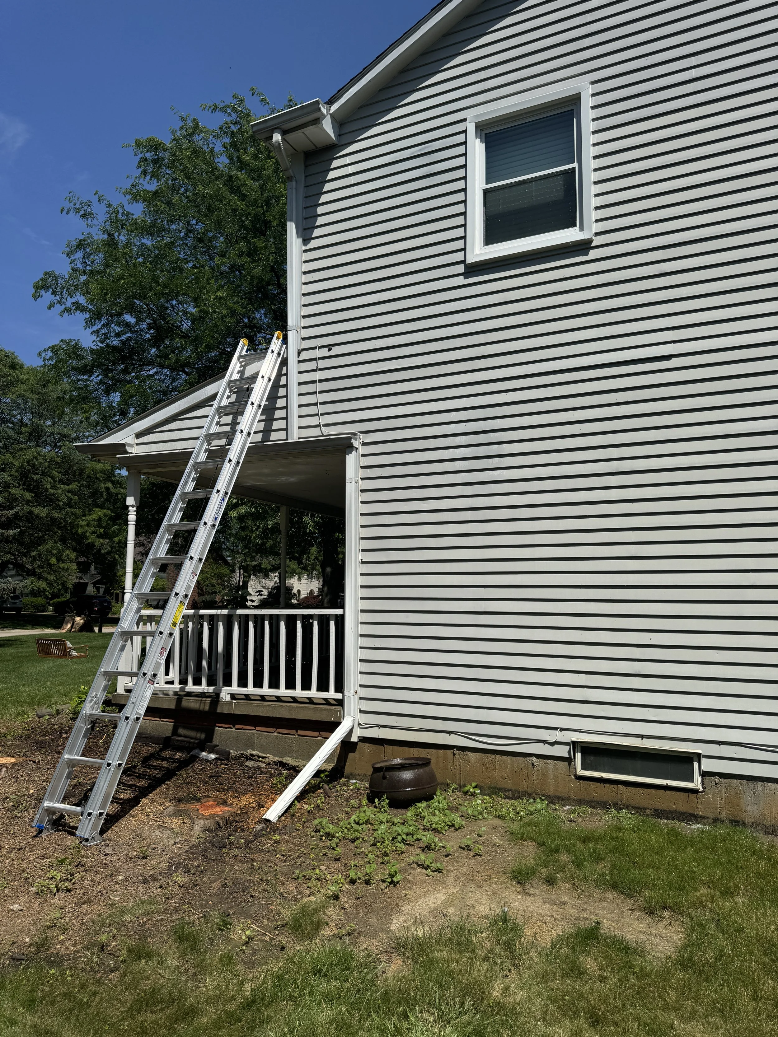 House aluminum siding after soft wash with algae and grime removed in Wayne County, MI | Island Shine
