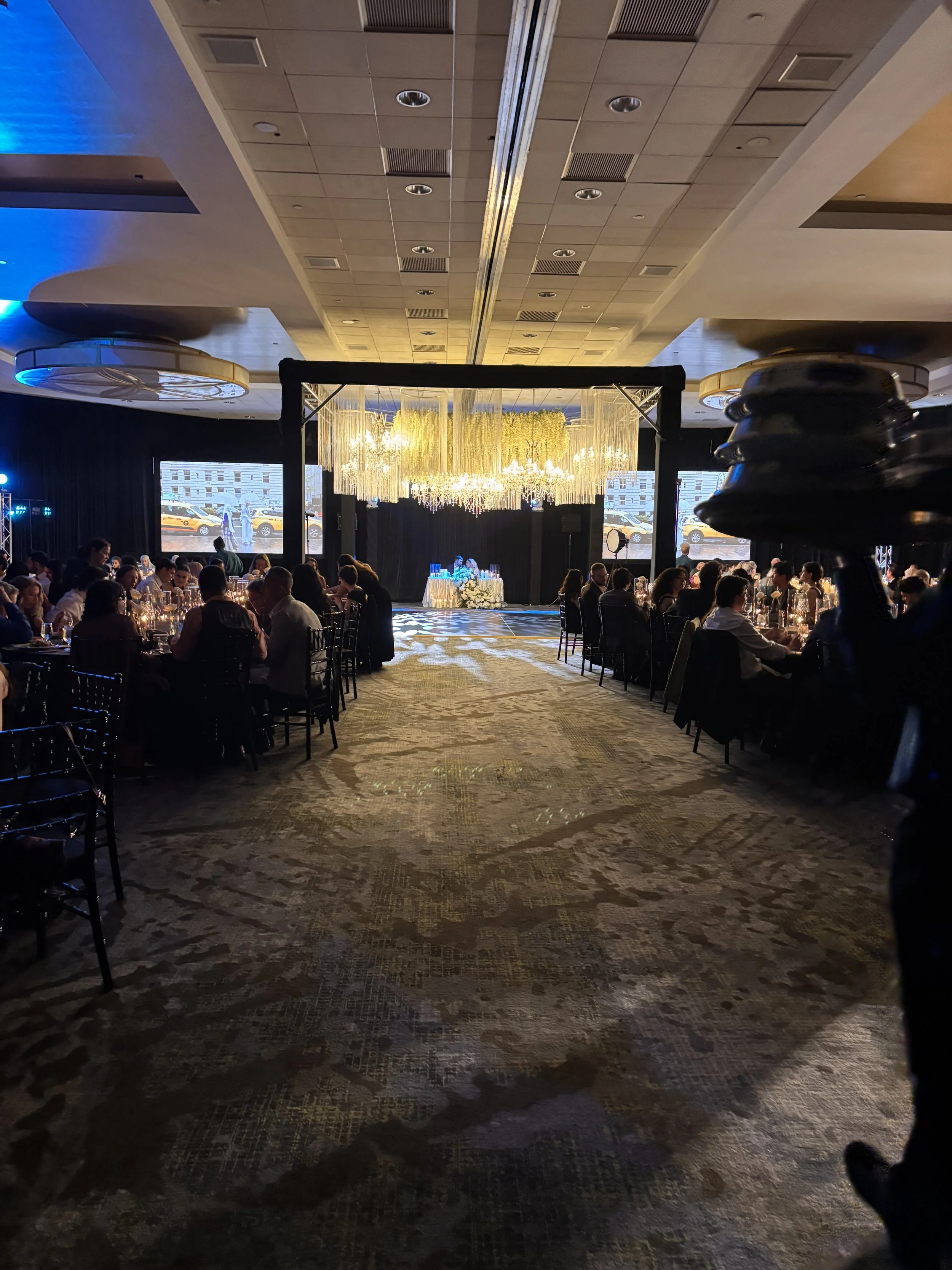 Live portraits at a wedding at the portland marriott